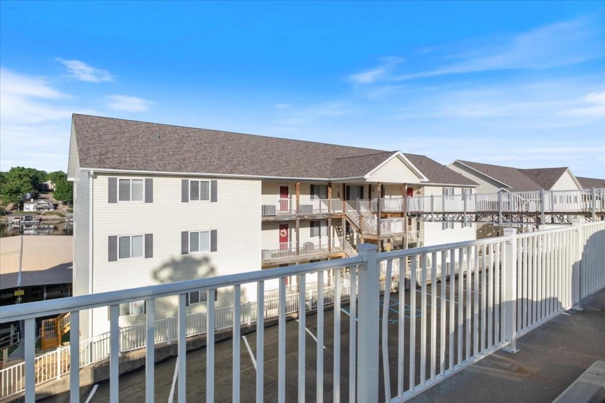Lakeview Condo w/ 2 Pools & Beach - Family Fun Awaits at 21MM