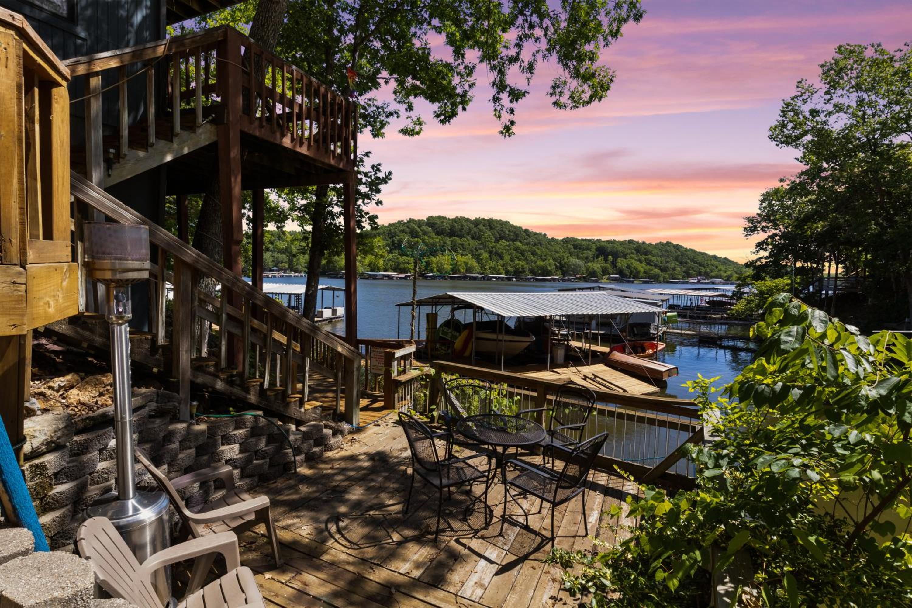 Wonderful Remote Lake Cabin! Fish from Deck & Dock