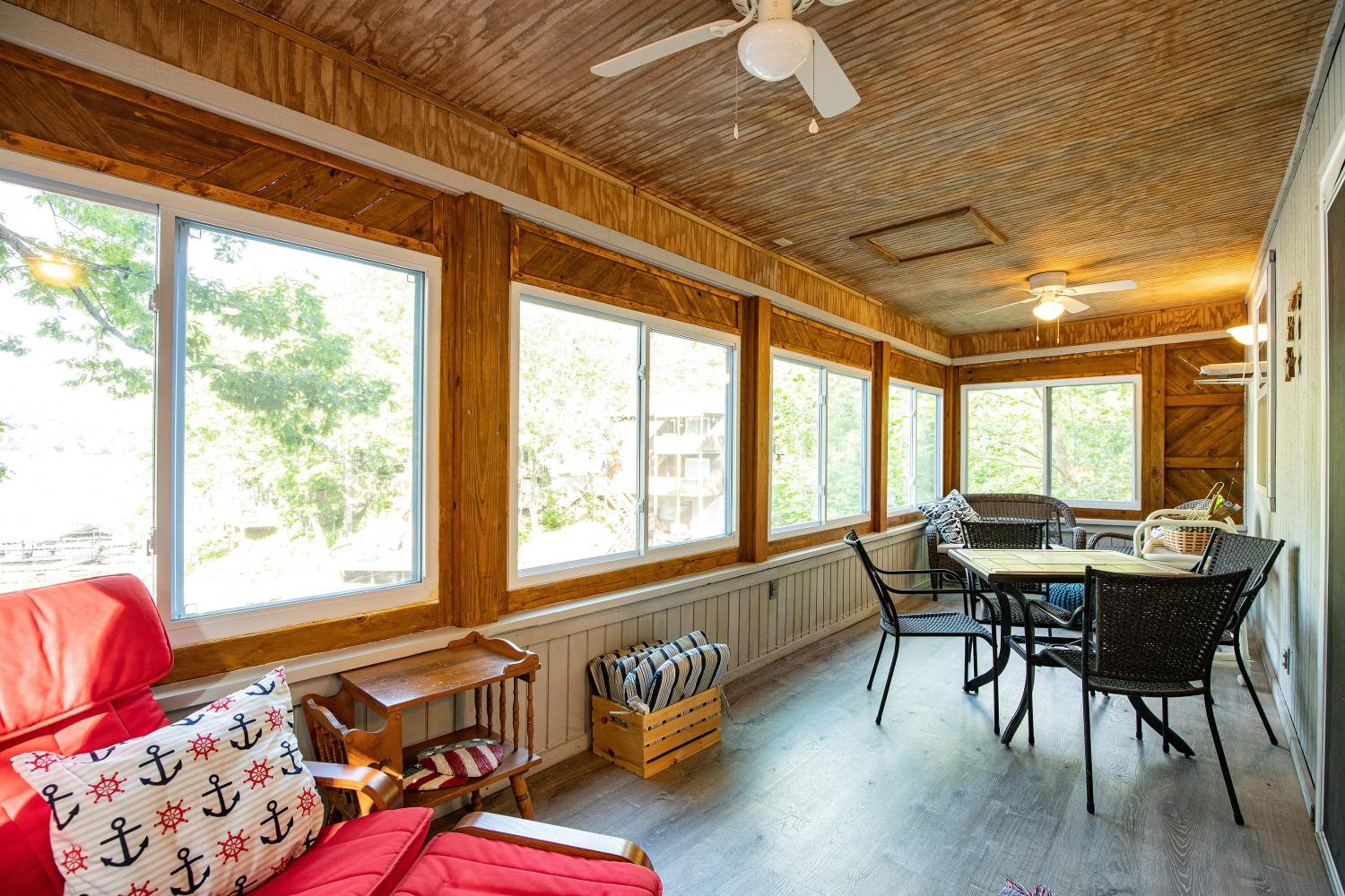 Wonderful Remote Lake Cabin! Fish from Deck & Dock