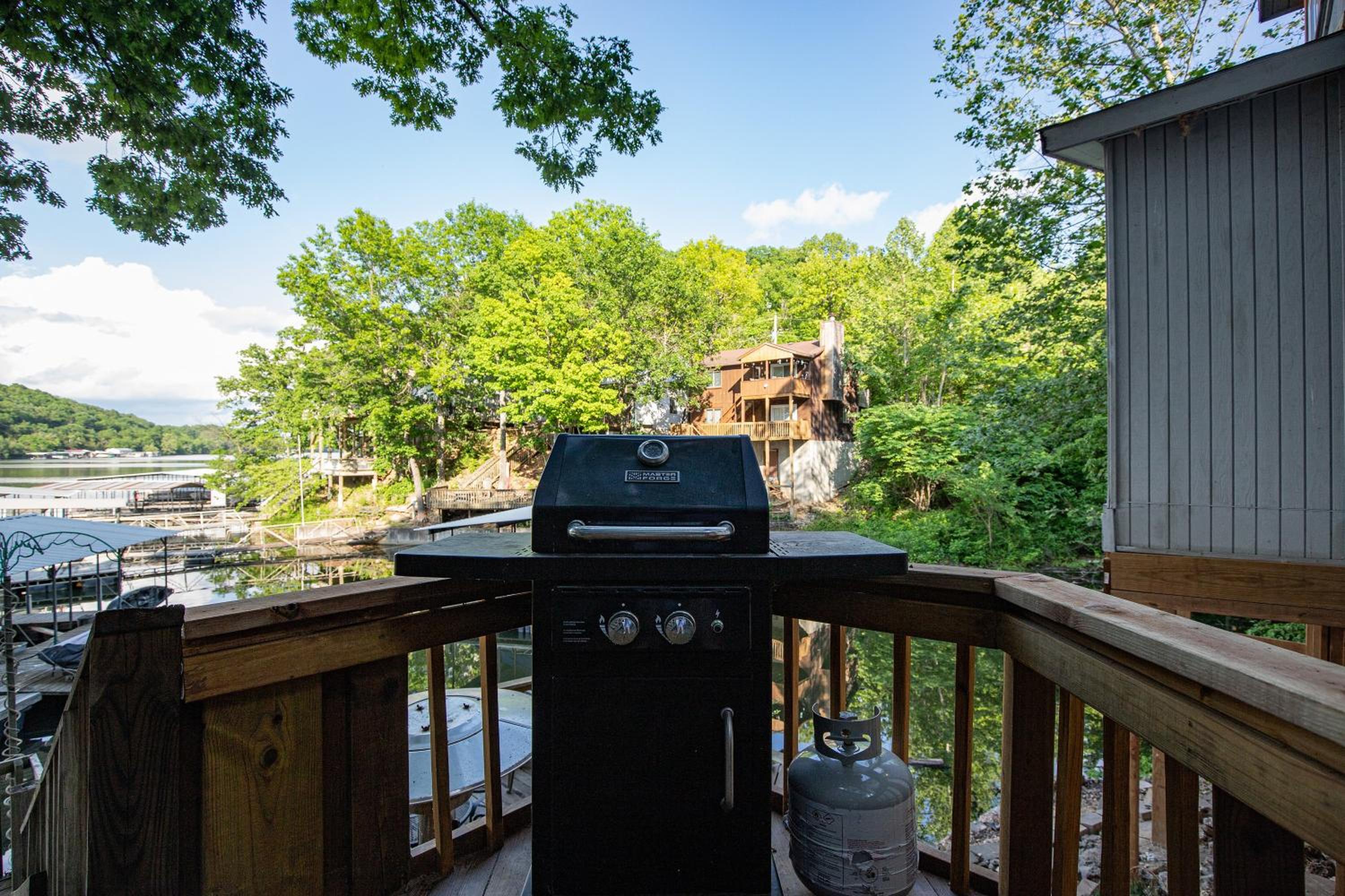 Wonderful Remote Lake Cabin! Fish from Deck & Dock