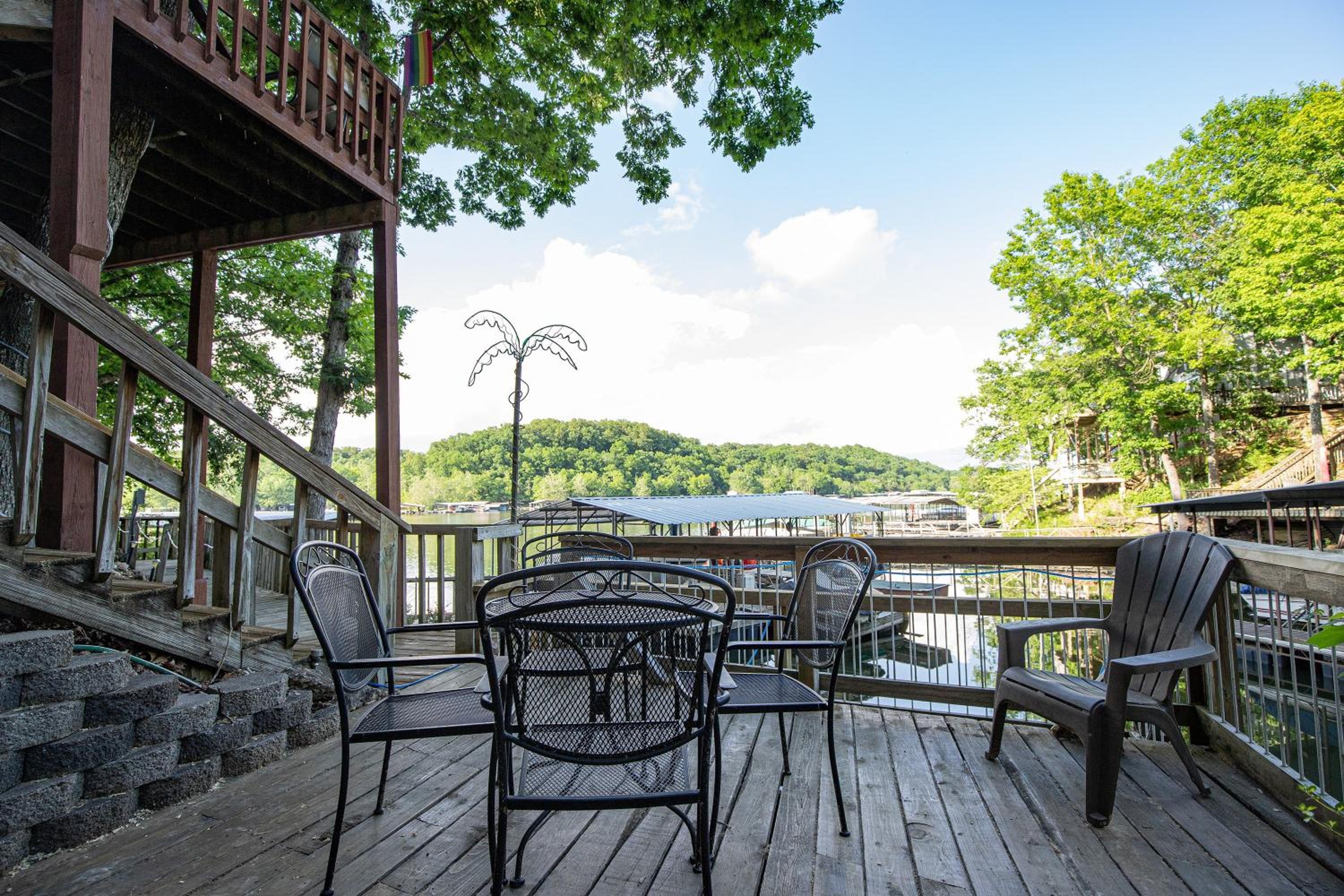 Wonderful Remote Lake Cabin! Fish from Deck & Dock