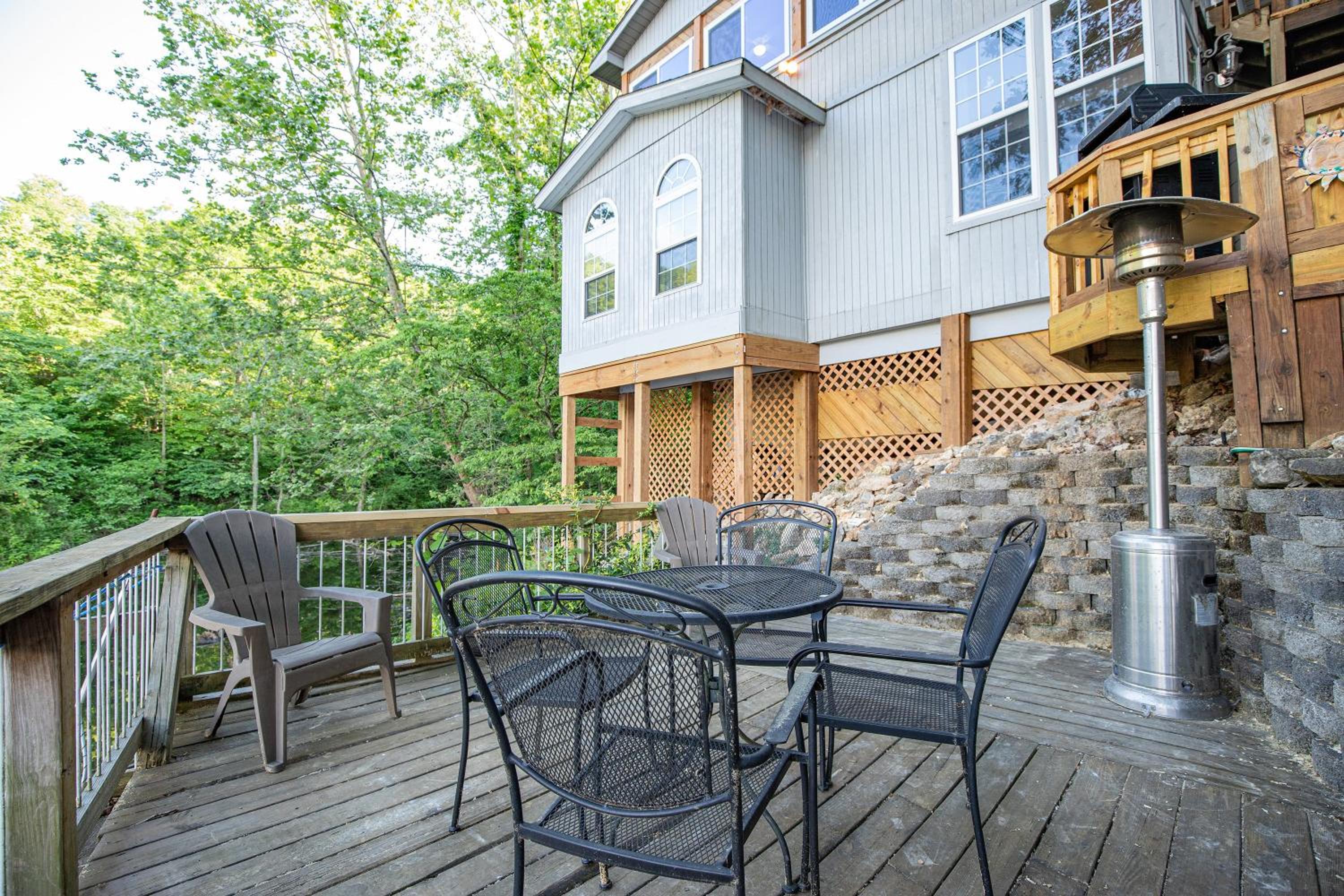 Wonderful Remote Lake Cabin! Fish from Deck & Dock