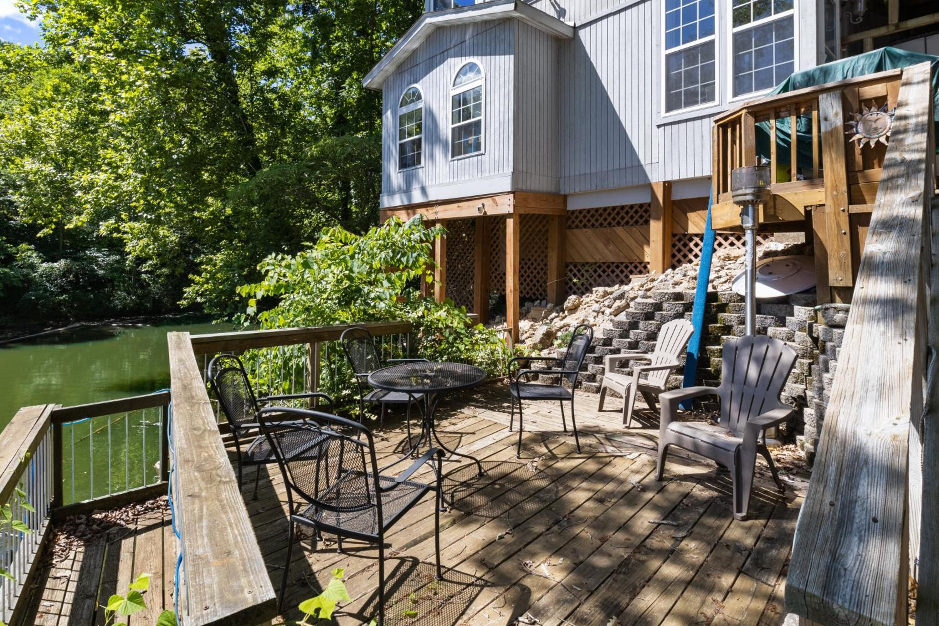 Wonderful Remote Lake Cabin! Fish from Deck & Dock
