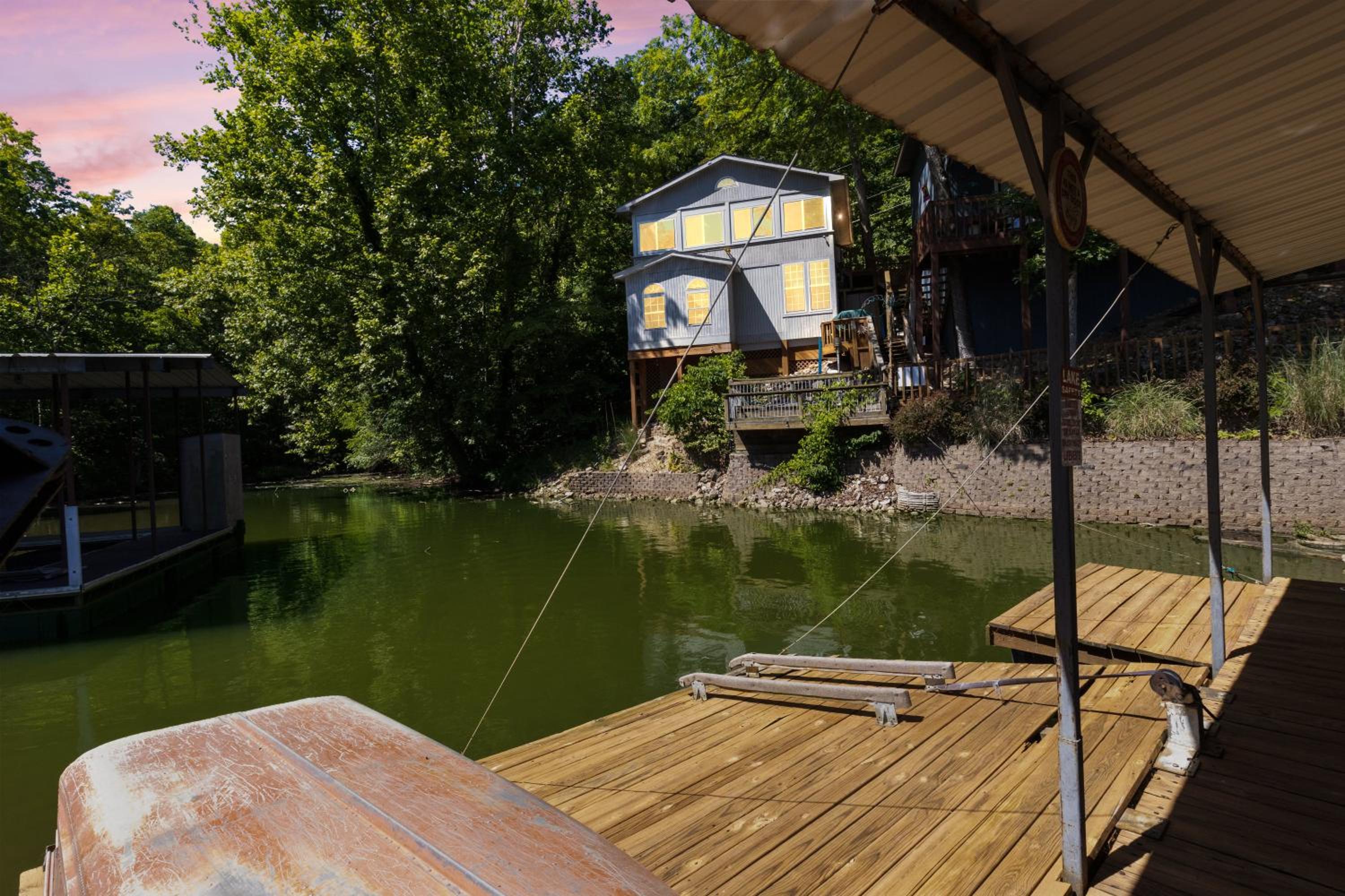Wonderful Remote Lake Cabin! Fish from Deck & Dock
