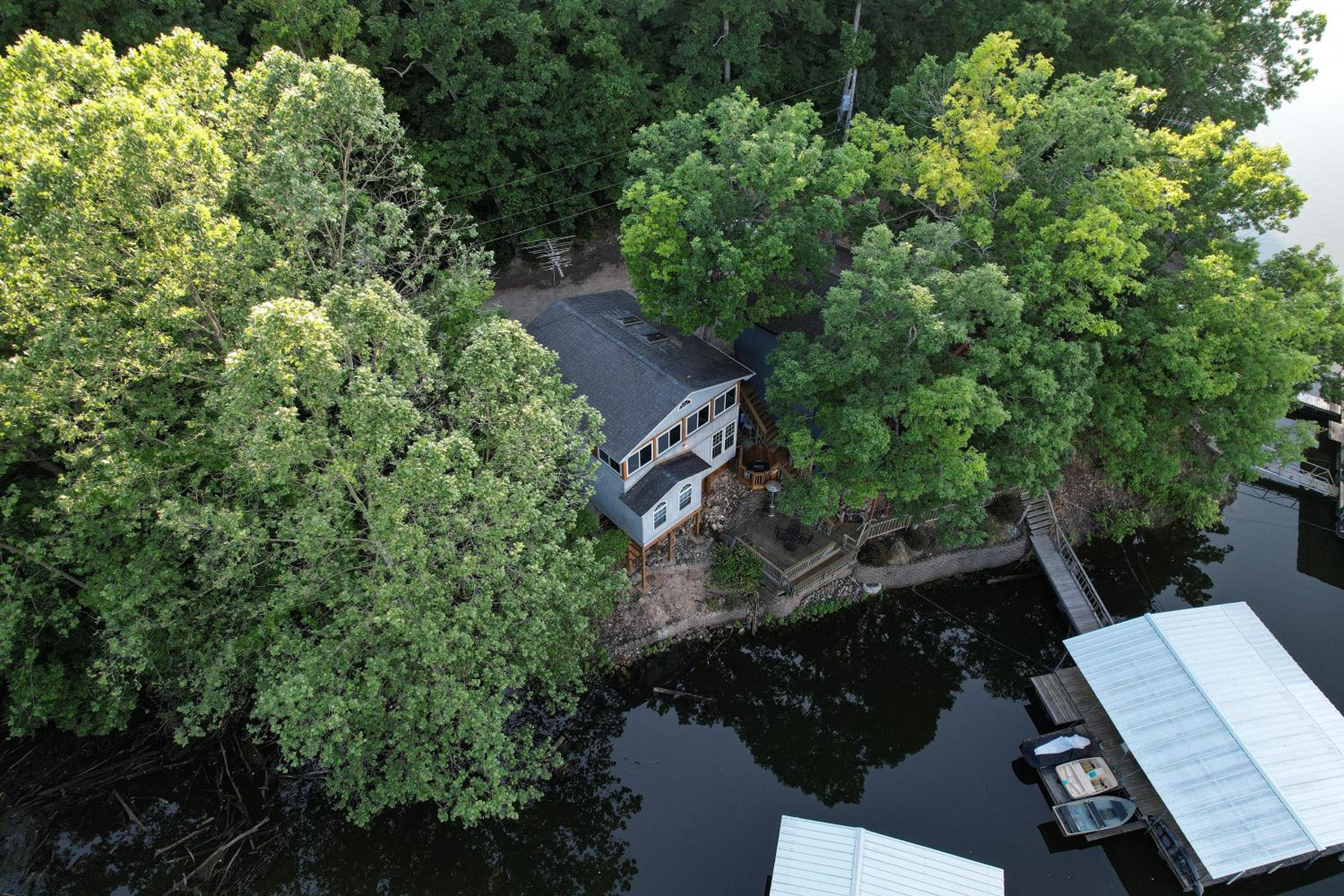 Wonderful Remote Lake Cabin! Fish from Deck & Dock