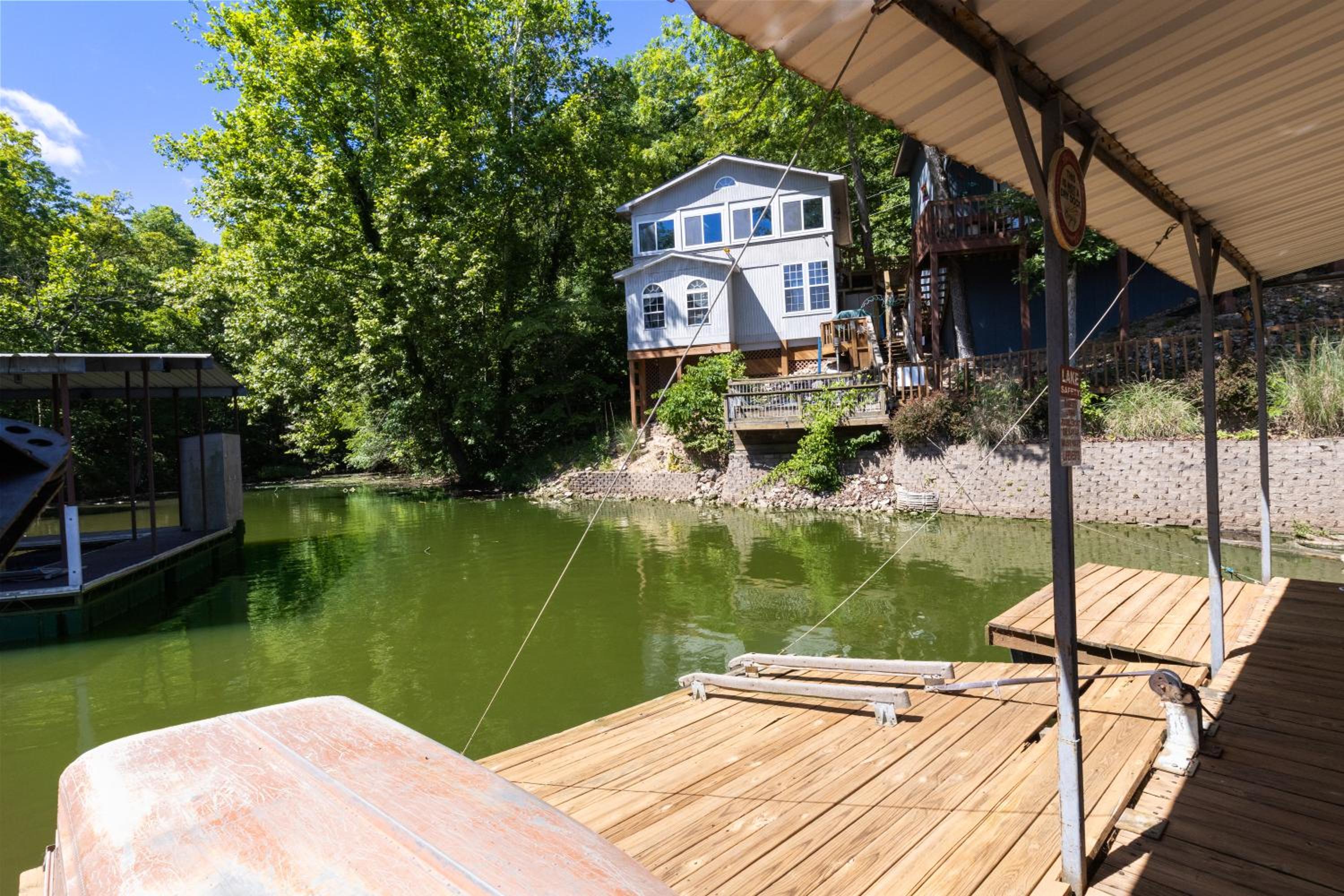 Wonderful Remote Lake Cabin! Fish from Deck & Dock