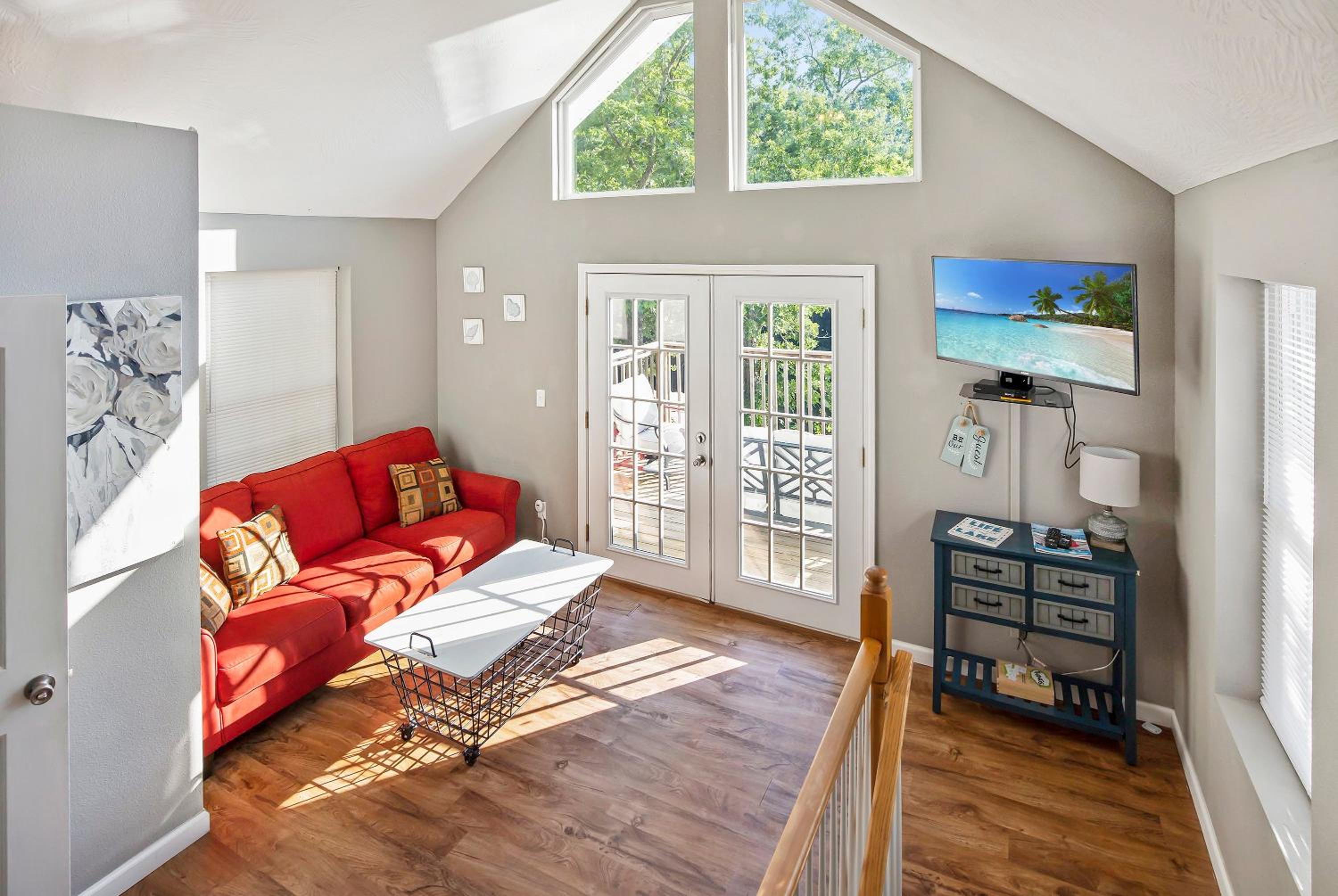 Private Dock, Paddle Boards, Views & Hot Spots!