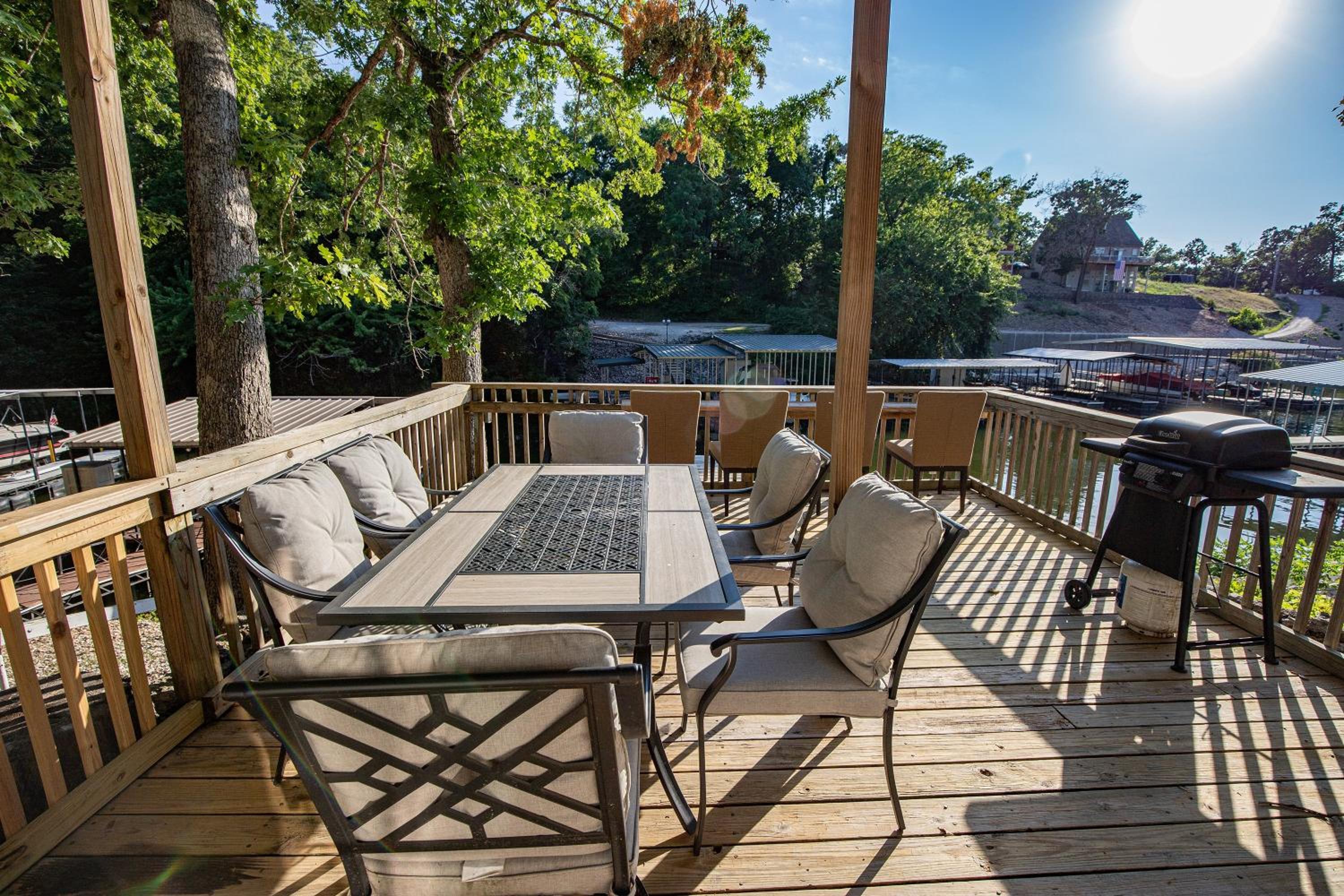 Private Dock, Paddle Boards, Views & Hot Spots!