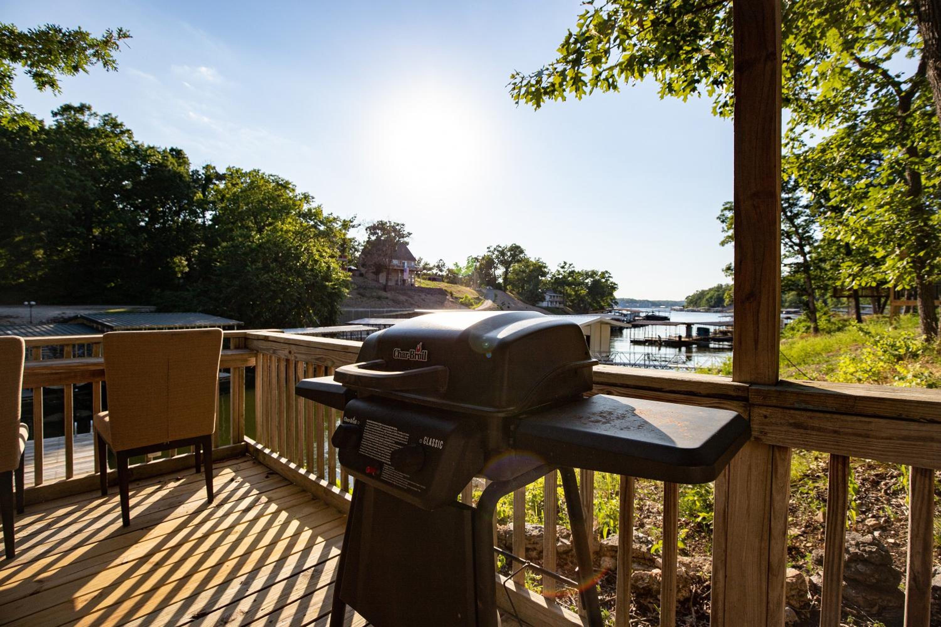 Private Dock, Paddle Boards, Views & Hot Spots!