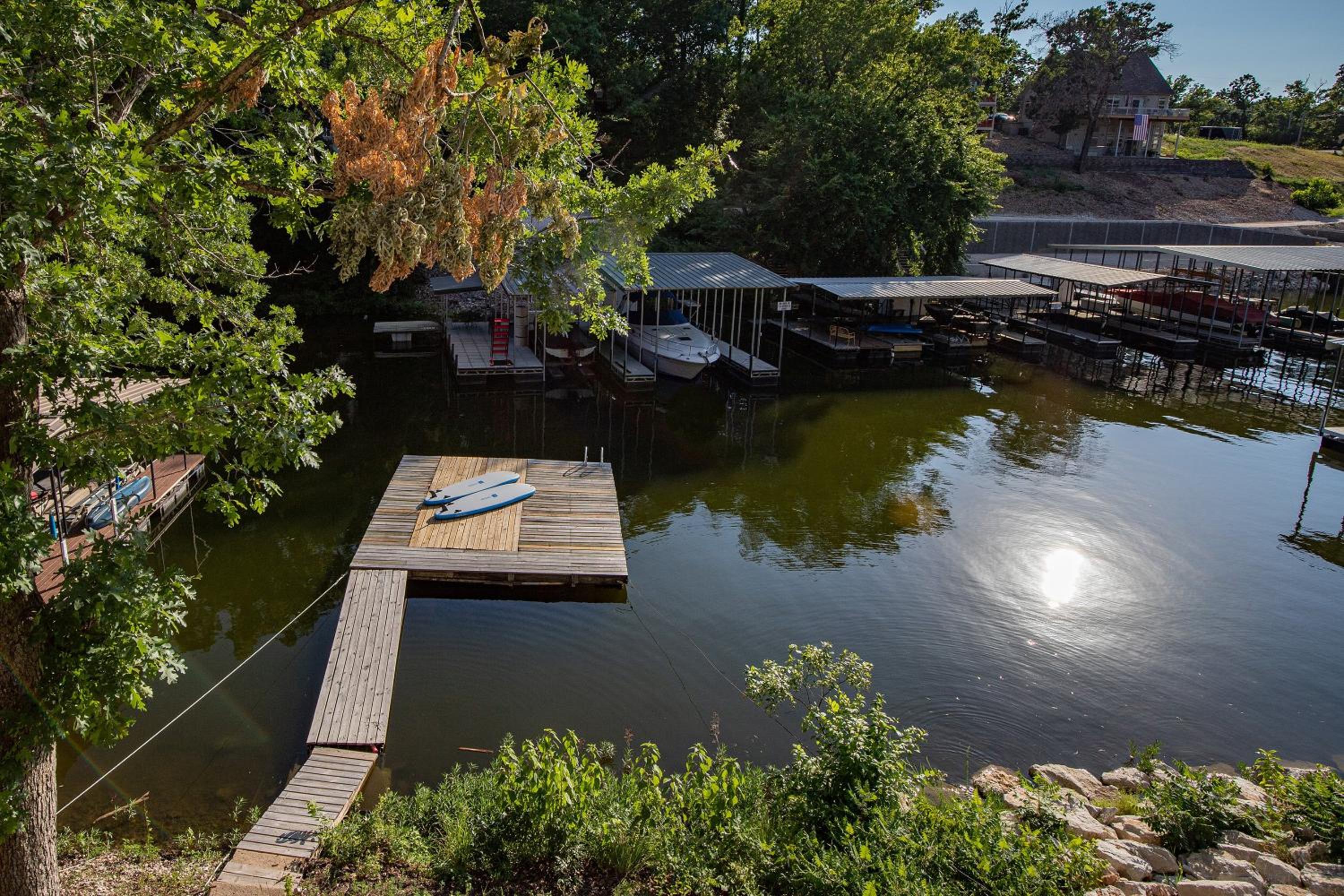Private Dock, Paddle Boards, Views & Hot Spots!