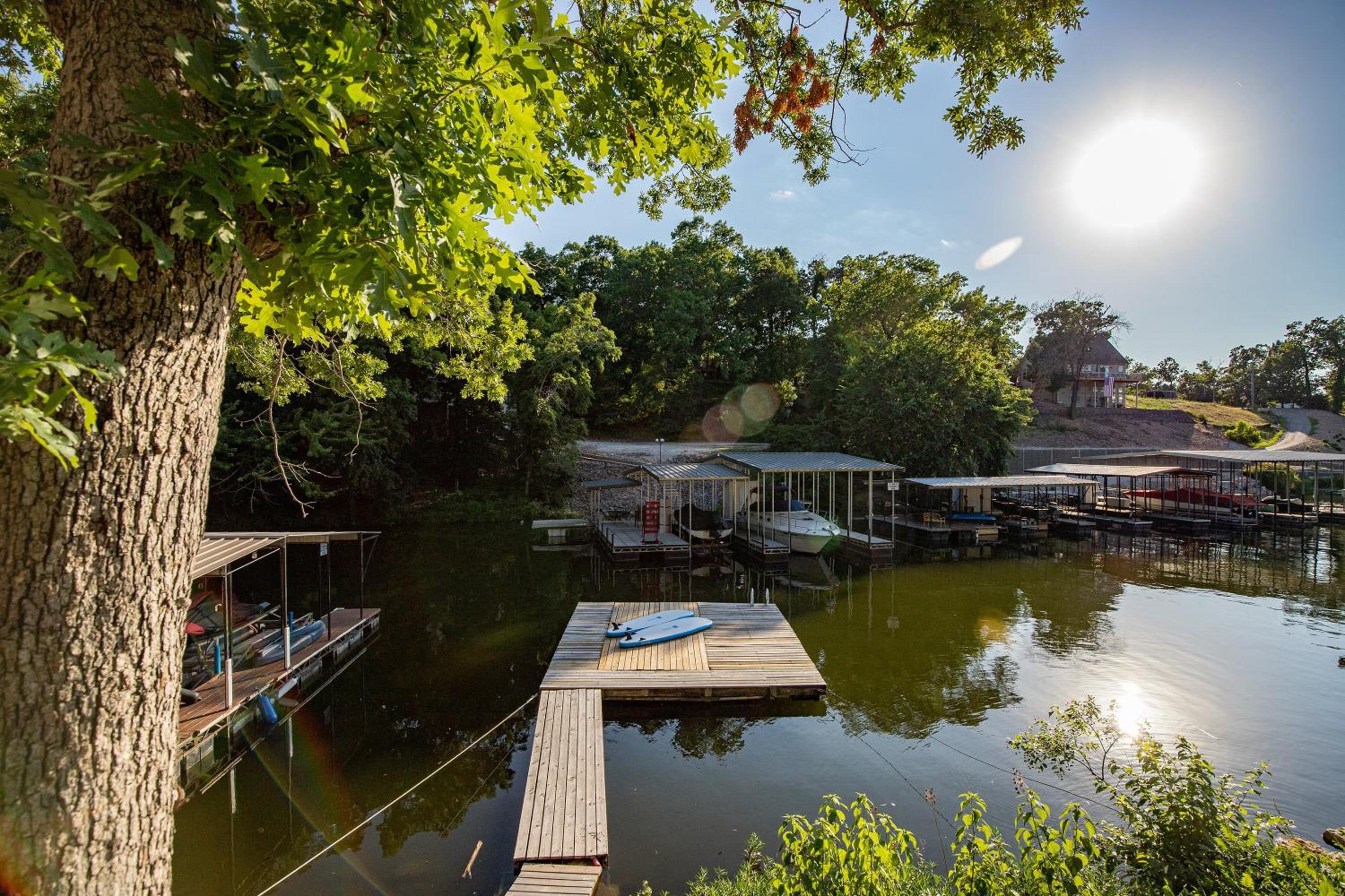 Private Dock, Paddle Boards, Views & Hot Spots!