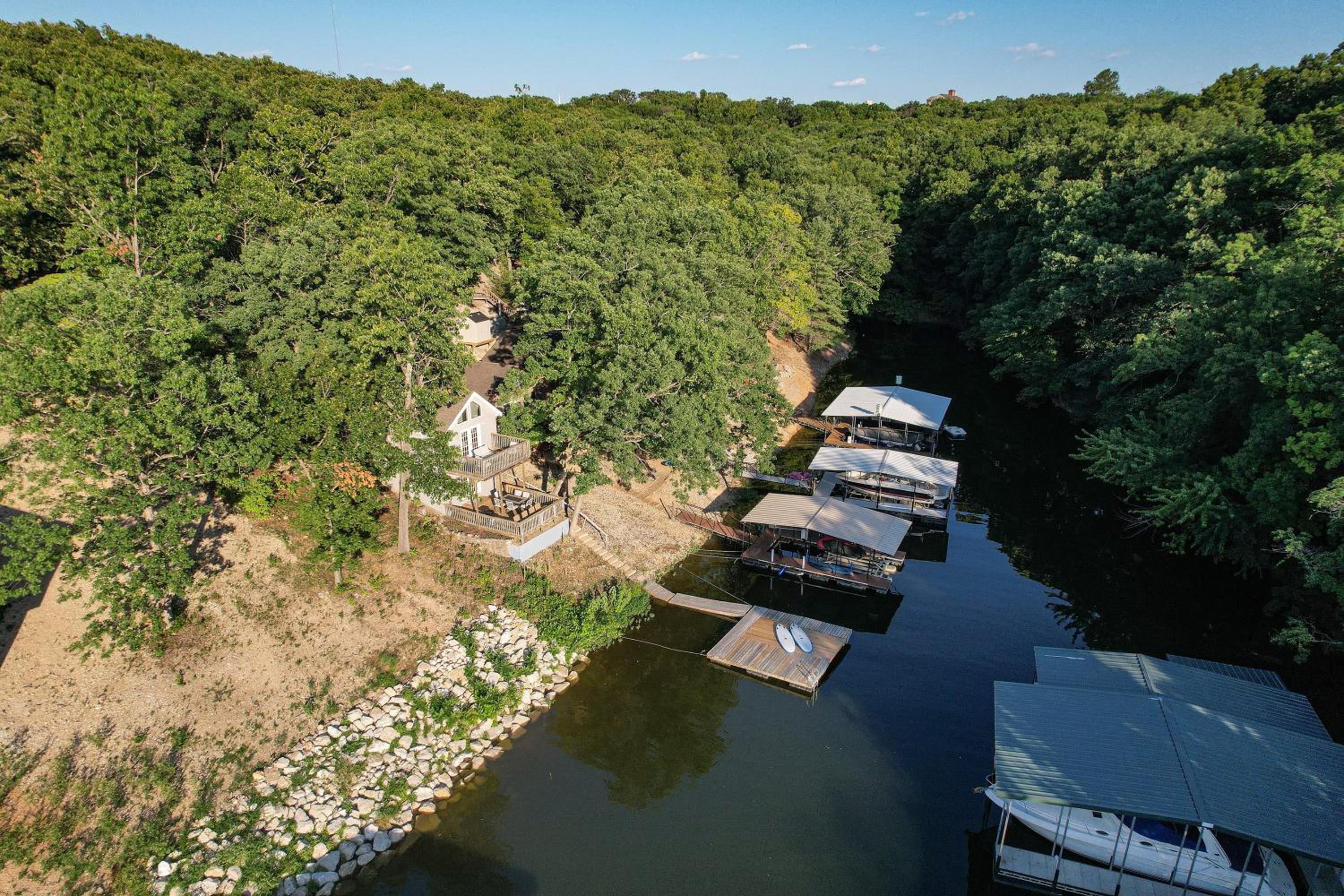 Private Dock, Paddle Boards, Views & Hot Spots!