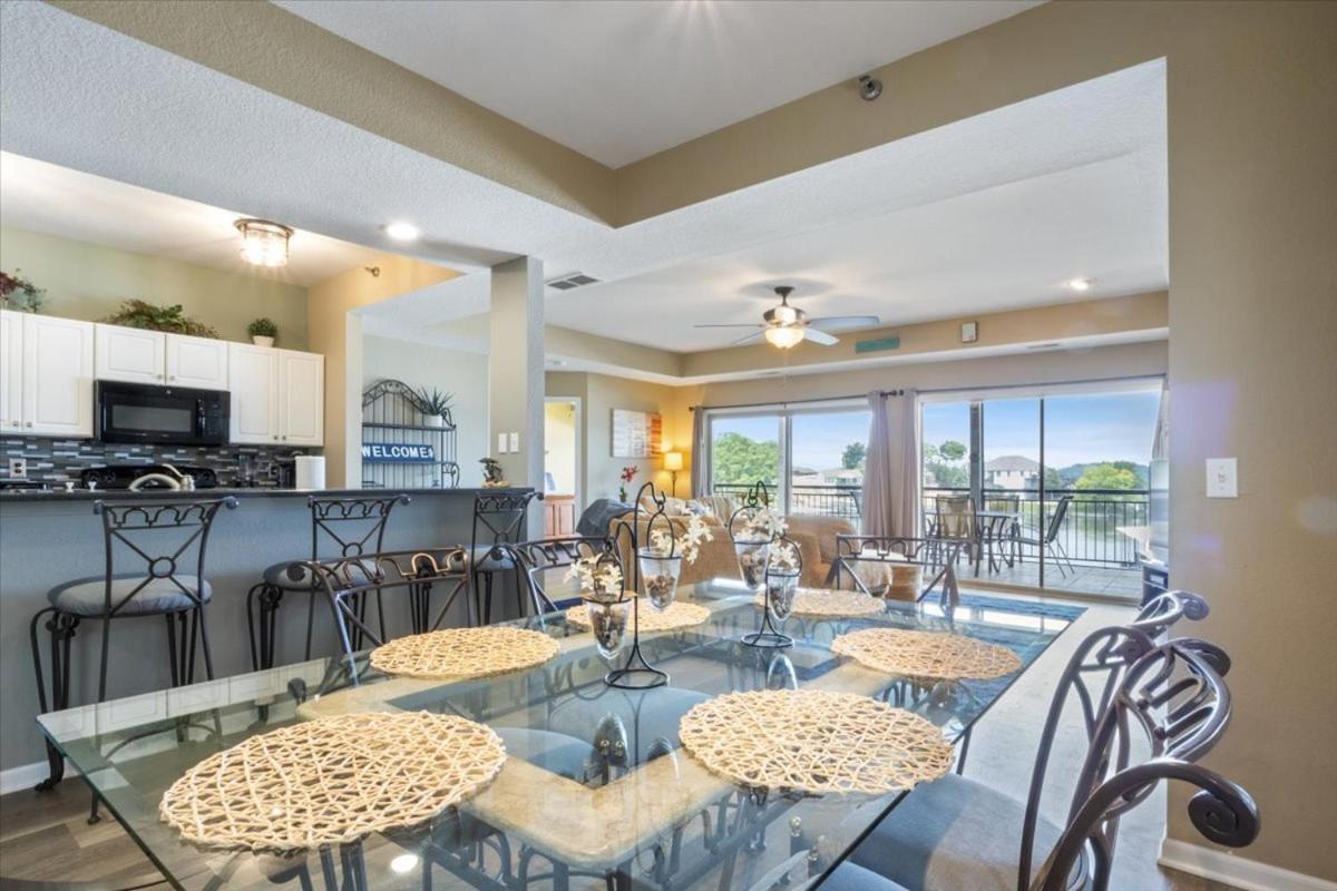 Lakefront 1st-Floor Condo, Screened Patio, Pools & Courts