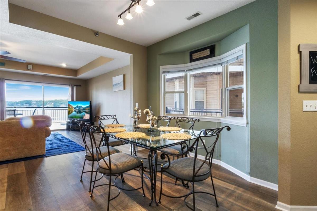 Lakefront 1st-Floor Condo, Screened Patio, Pools & Courts