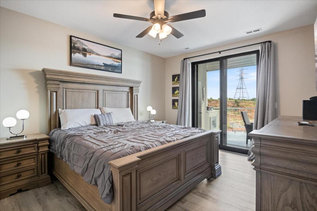 Lakefront Topsider Condo w/ Boat Slip, 2 Pools & Large Deck