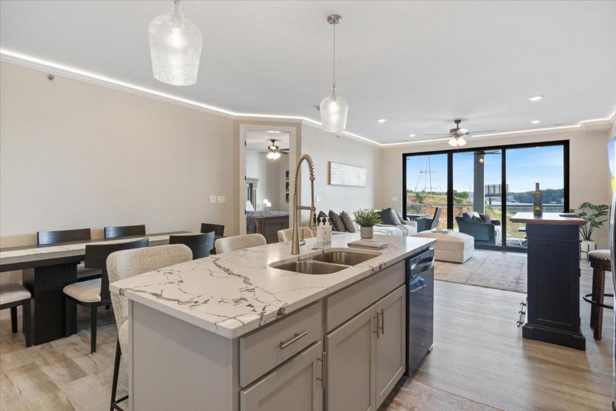 Lakefront Topsider Condo w/ Boat Slip, 2 Pools & Large Deck