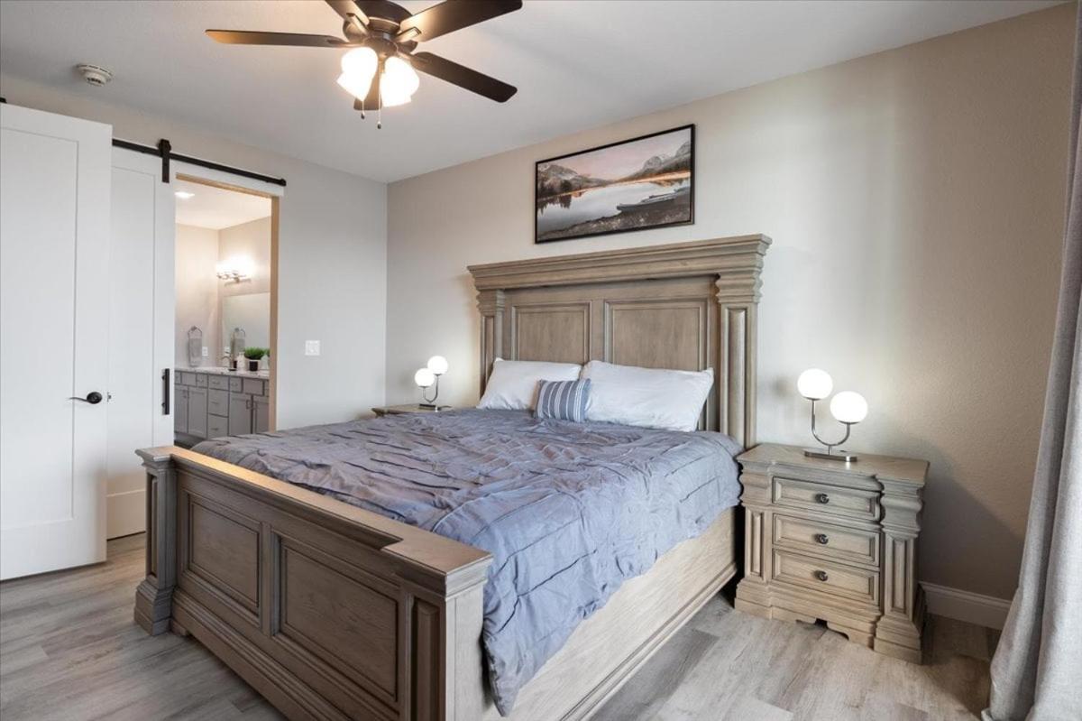 Lakefront Topsider Condo w/ Boat Slip, 2 Pools & Large Deck