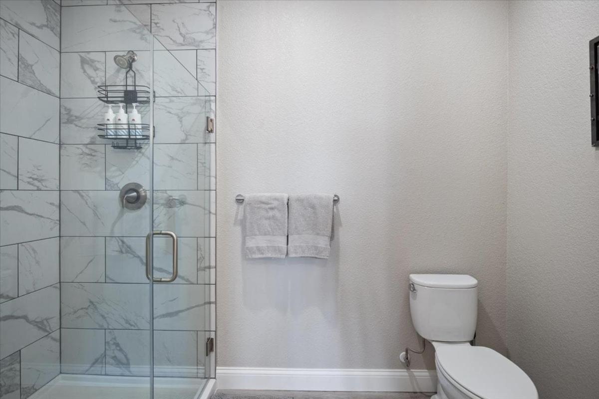 Lakefront Topsider Condo w/ Boat Slip, 2 Pools & Large Deck