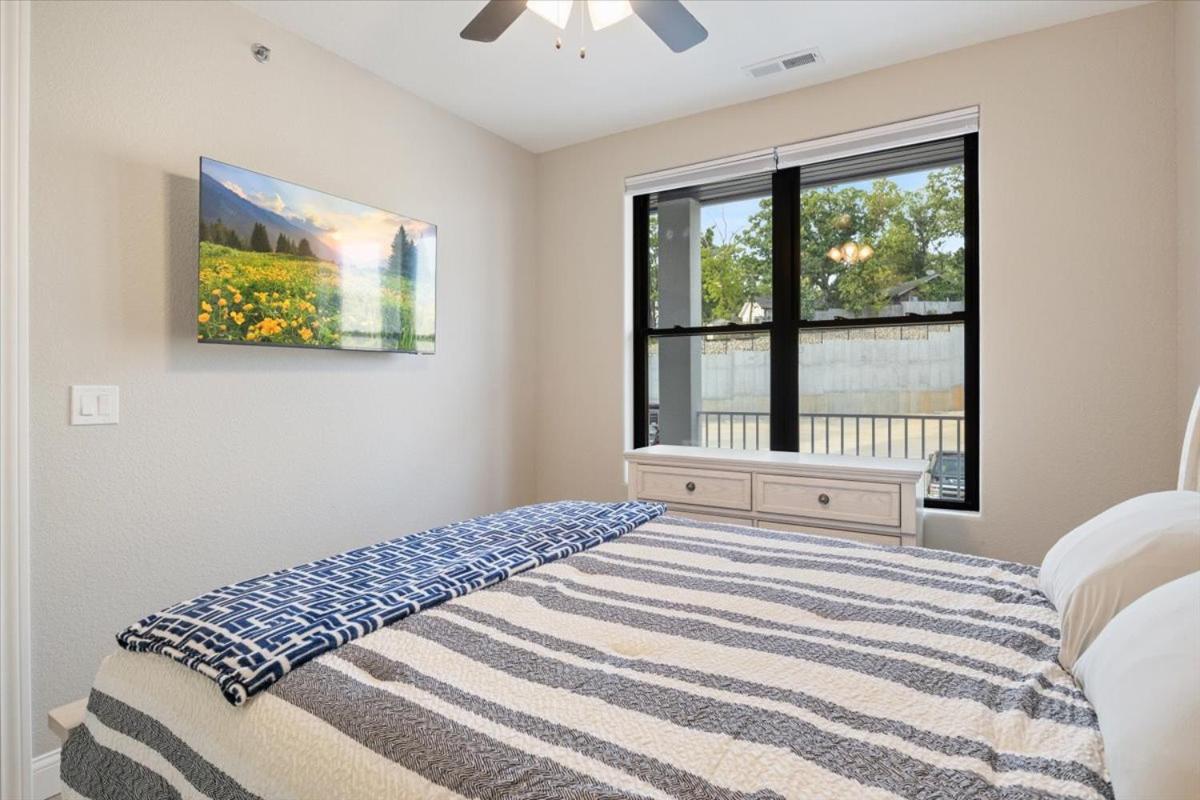 Lakefront Topsider Condo w/ Boat Slip, 2 Pools & Large Deck