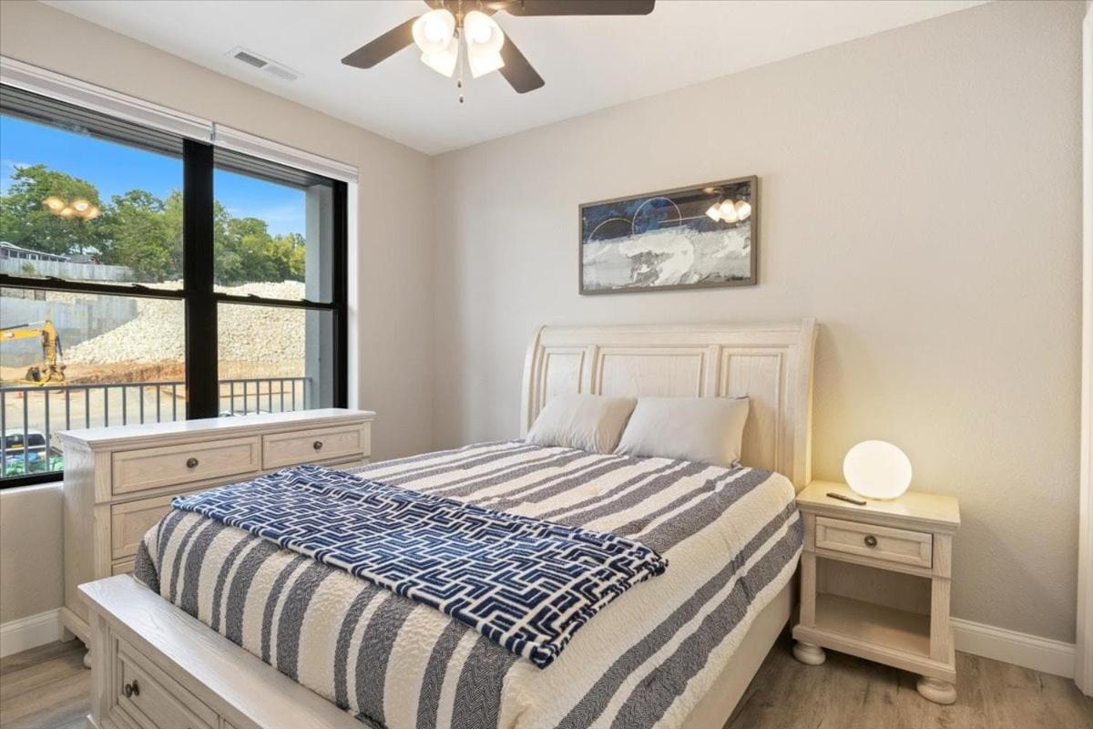 Lakefront Topsider Condo w/ Boat Slip, 2 Pools & Large Deck