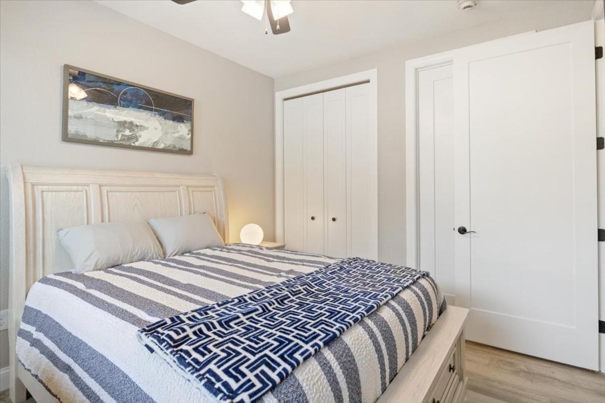 Lakefront Topsider Condo w/ Boat Slip, 2 Pools & Large Deck