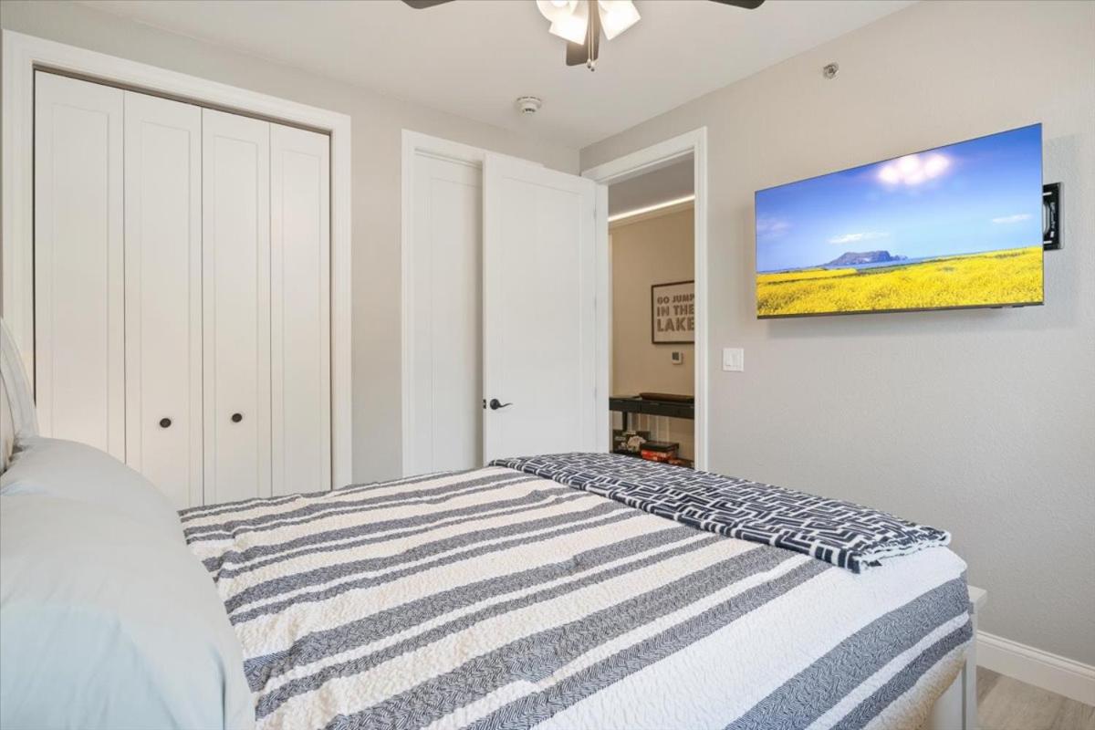 Lakefront Topsider Condo w/ Boat Slip, 2 Pools & Large Deck