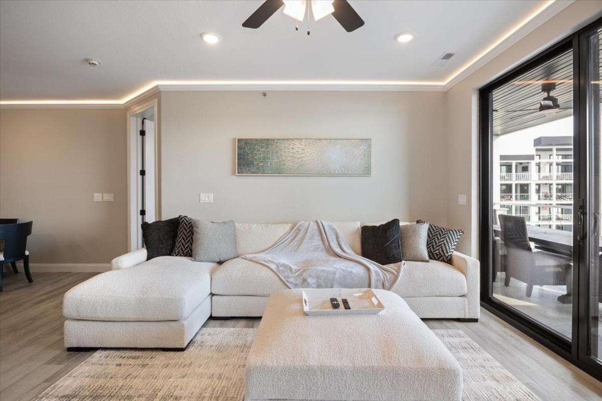 Lakefront Topsider Condo w/ Boat Slip, 2 Pools & Large Deck