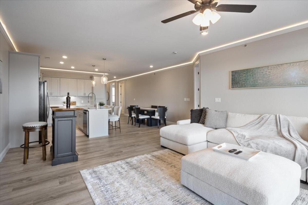 Lakefront Topsider Condo w/ Boat Slip, 2 Pools & Large Deck