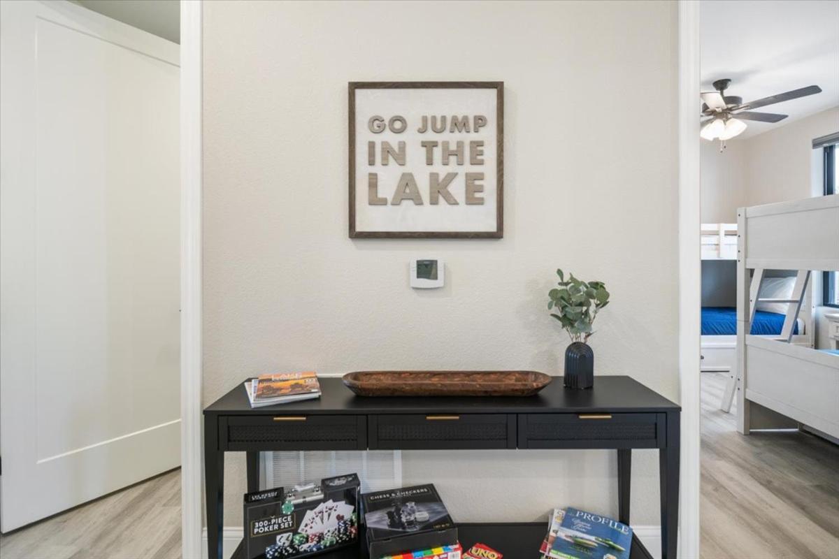 Lakefront Topsider Condo w/ Boat Slip, 2 Pools & Large Deck