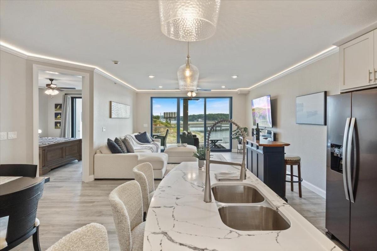 Lakefront Topsider Condo w/ Boat Slip, 2 Pools & Large Deck
