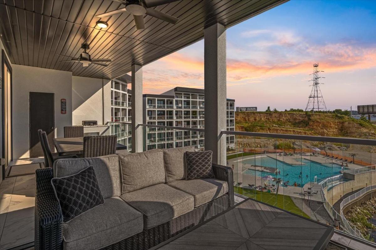 Lakefront Topsider Condo w/ Boat Slip, 2 Pools & Large Deck