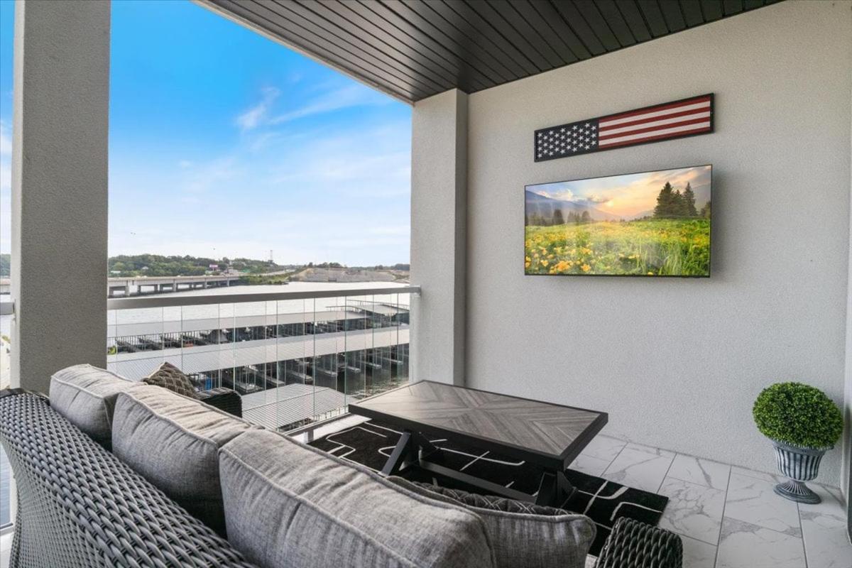 Lakefront Topsider Condo w/ Boat Slip, 2 Pools & Large Deck