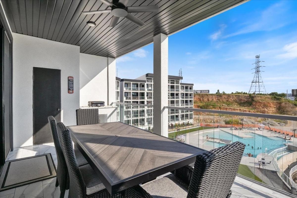 Lakefront Topsider Condo w/ Boat Slip, 2 Pools & Large Deck