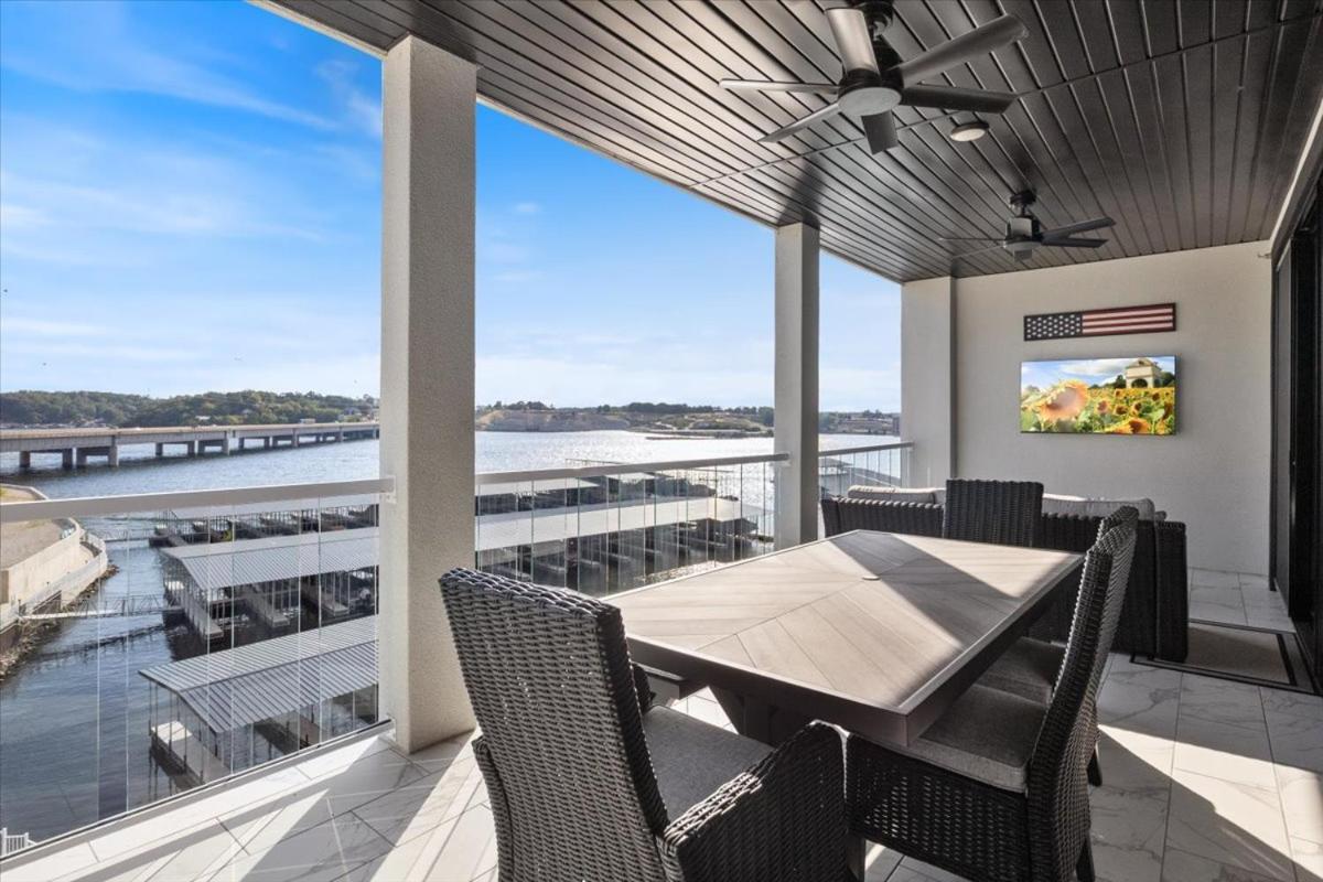 Lakefront Topsider Condo w/ Boat Slip, 2 Pools & Large Deck