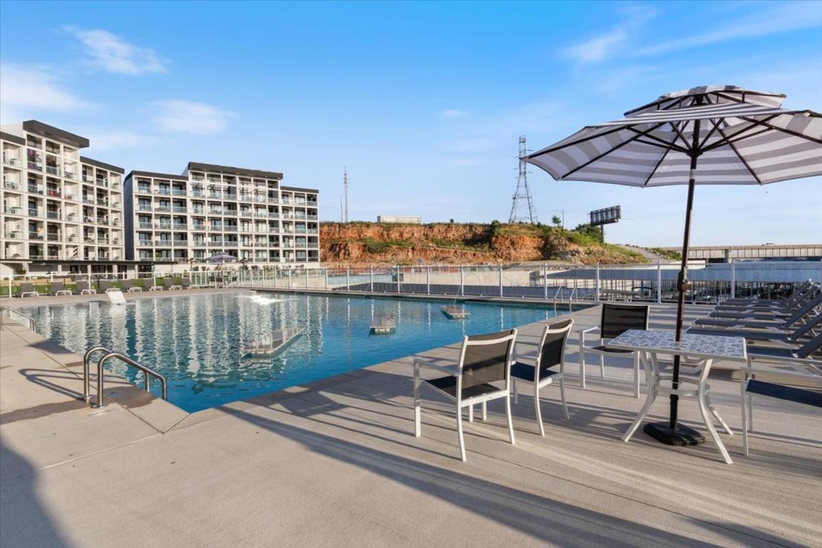 Lakefront Topsider Condo w/ Boat Slip, 2 Pools & Large Deck