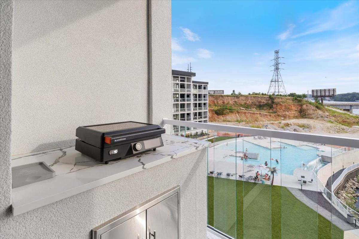 Lakefront Topsider Condo w/ Boat Slip, 2 Pools & Large Deck