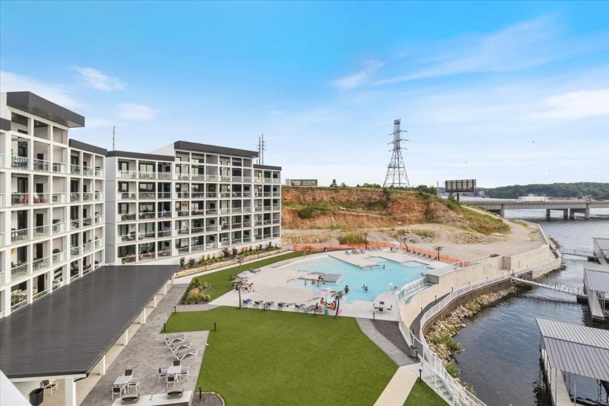 Lakefront Topsider Condo w/ Boat Slip, 2 Pools & Large Deck