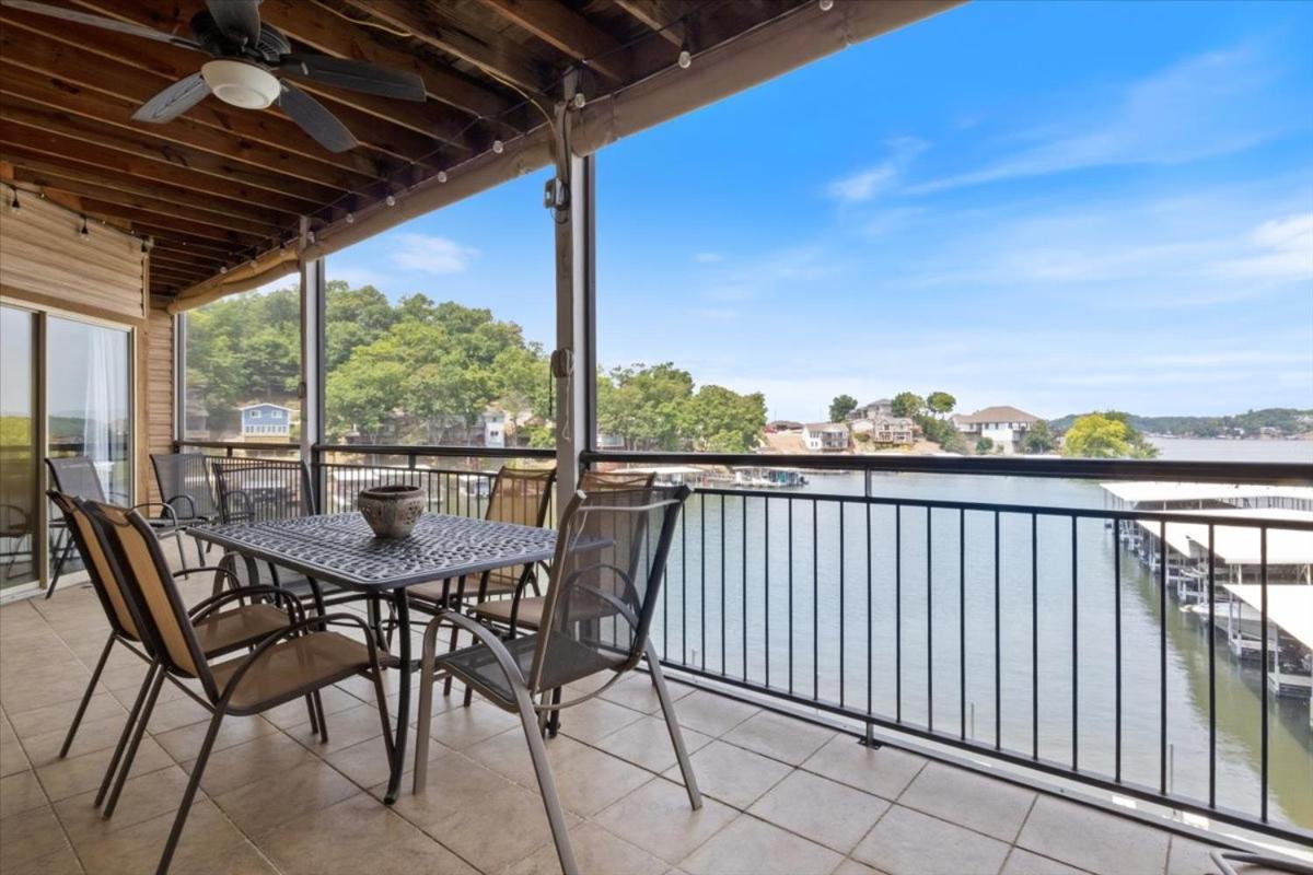 Lakefront 1st-Floor Condo, Screened Patio, Pools & Courts