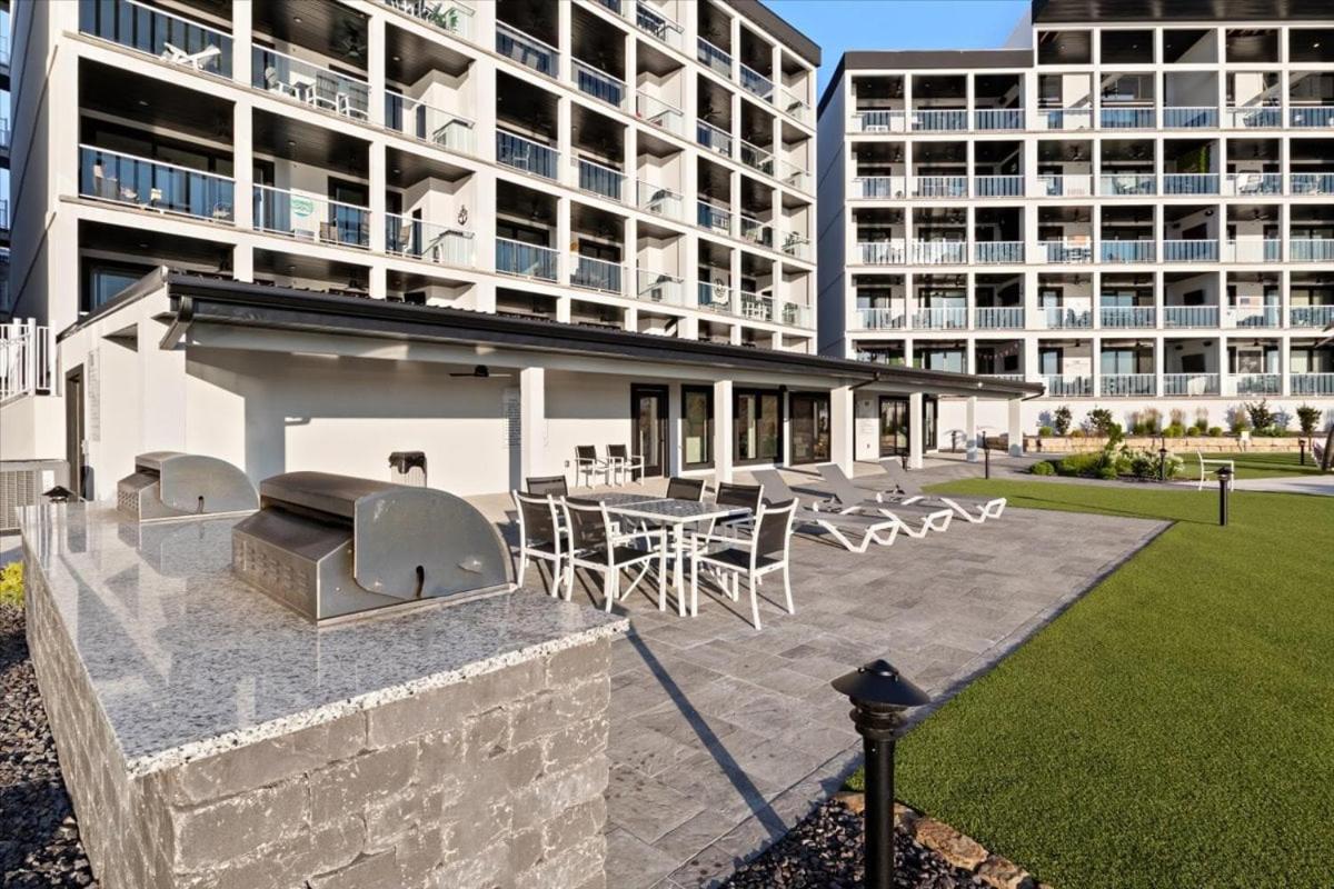 Lakefront Topsider Condo w/ Boat Slip, 2 Pools & Large Deck
