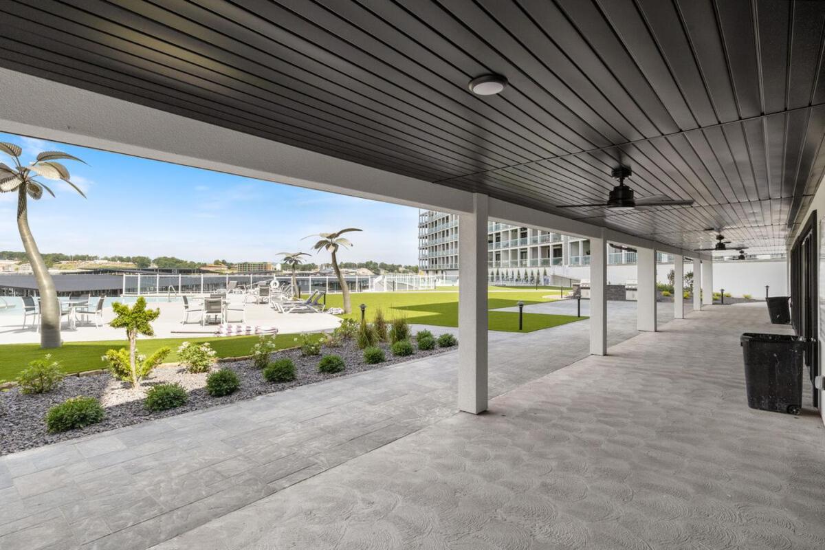 Lakefront Topsider Condo w/ Boat Slip, 2 Pools & Large Deck