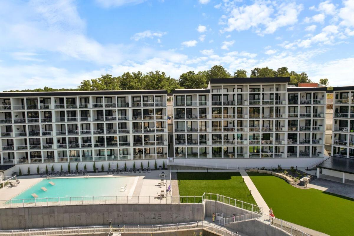 Lakefront Topsider Condo w/ Boat Slip, 2 Pools & Large Deck