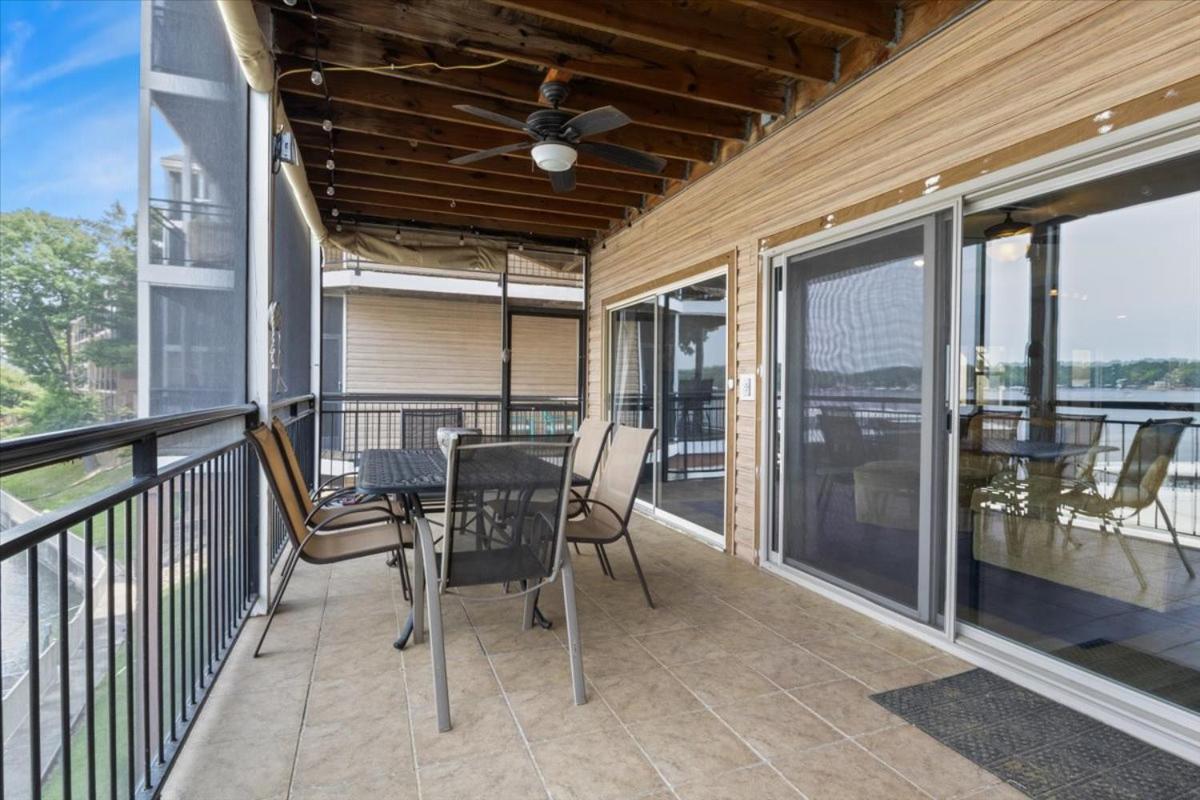 Lakefront 1st-Floor Condo, Screened Patio, Pools & Courts