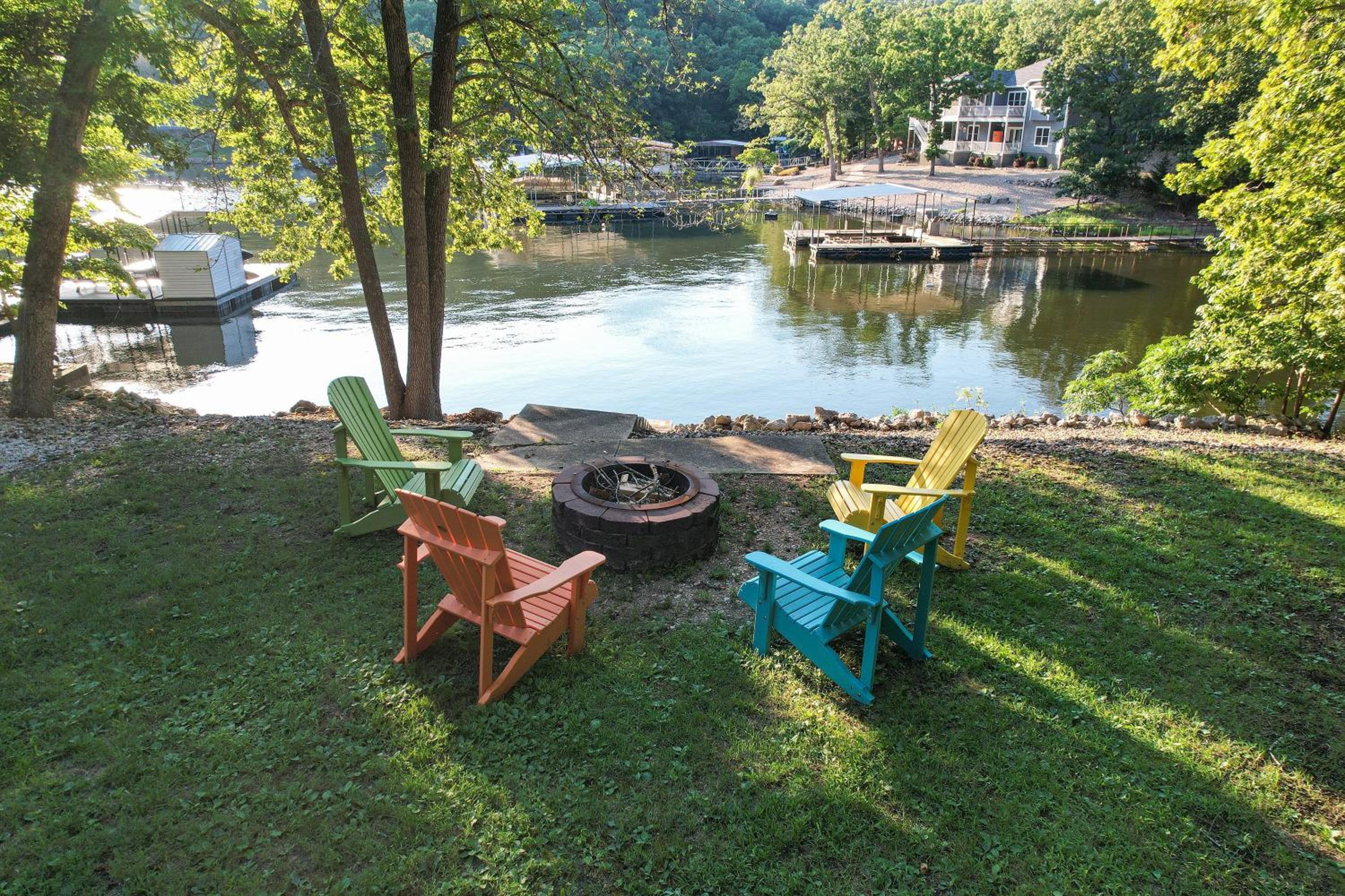 Ideal Cove with Amazing Dock, Kayaks & Fire Pit