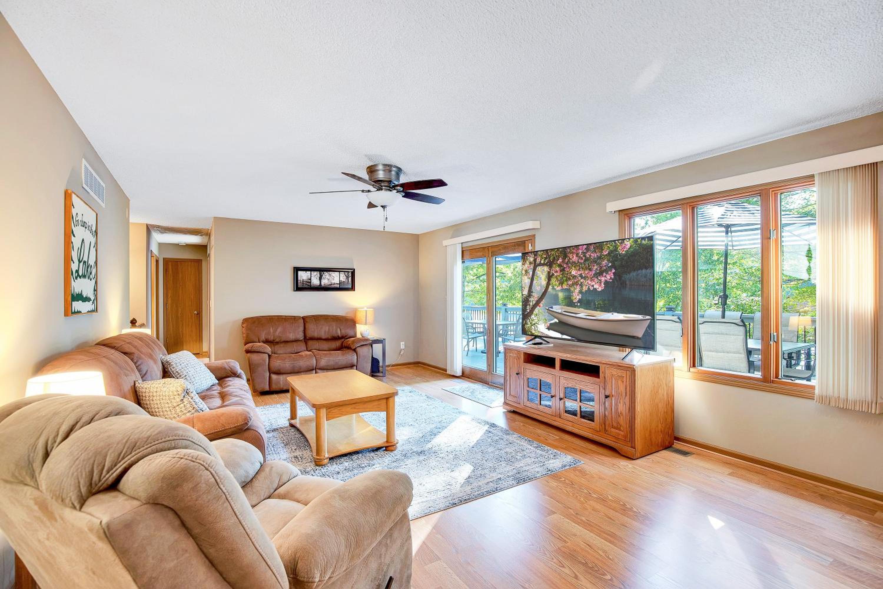 Ideal Cove with Amazing Dock, Kayaks & Fire Pit
