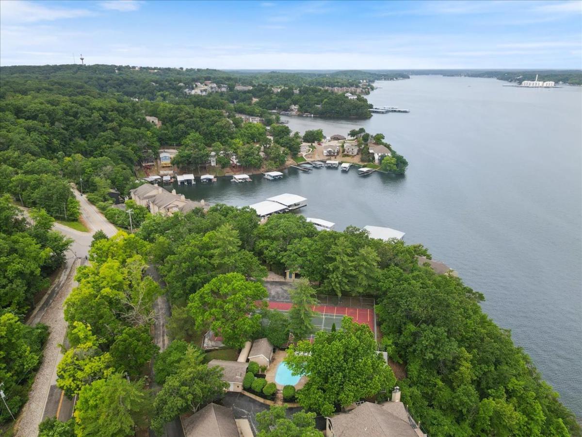 Lakefront 1st-Floor Condo, Screened Patio, Pools & Courts