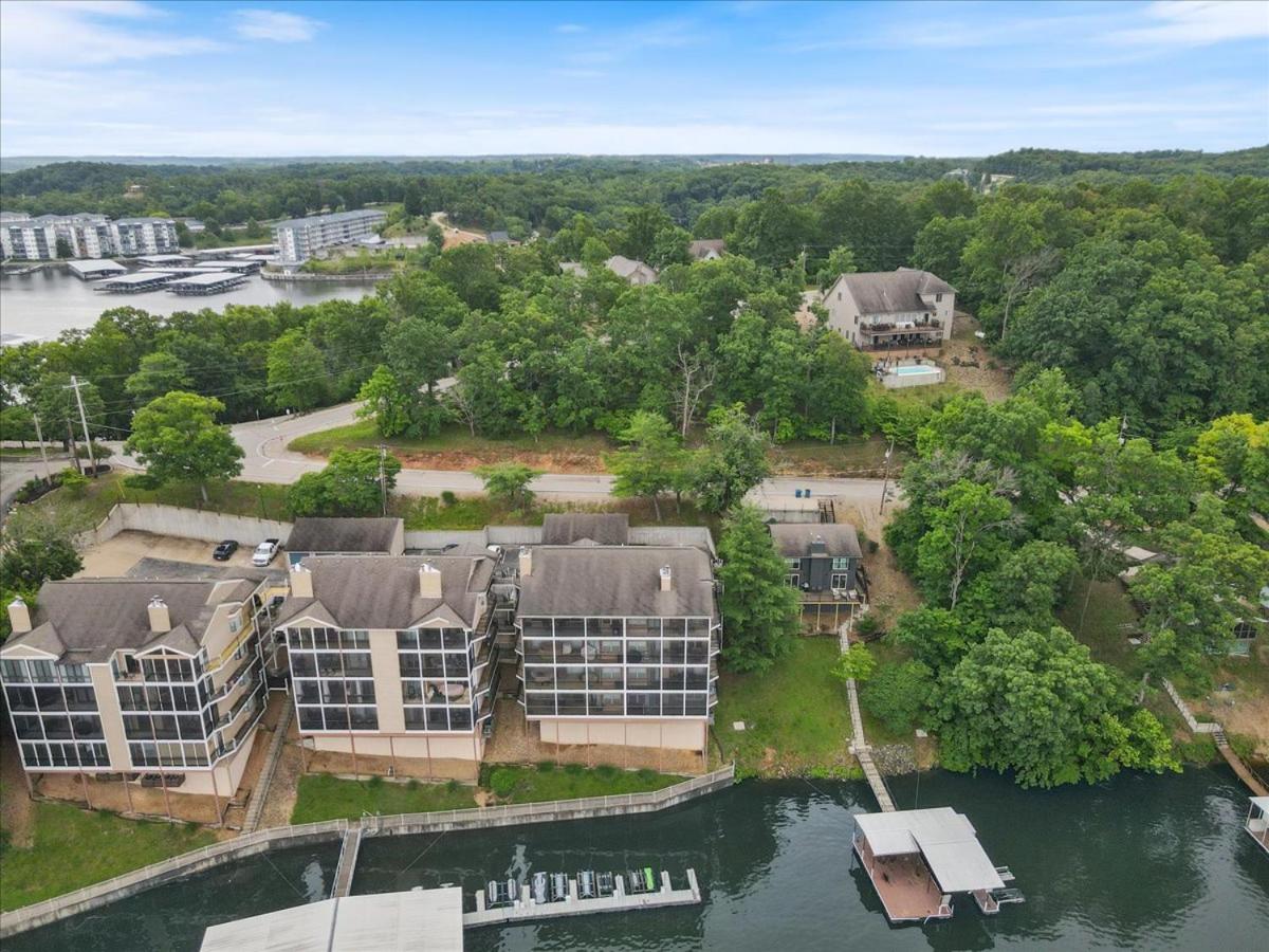 Lakefront 1st-Floor Condo, Screened Patio, Pools & Courts