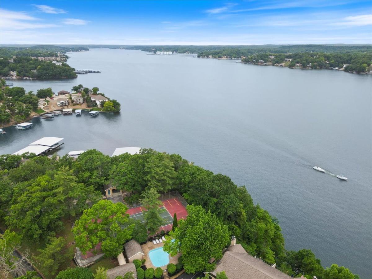 Lakefront 1st-Floor Condo, Screened Patio, Pools & Courts