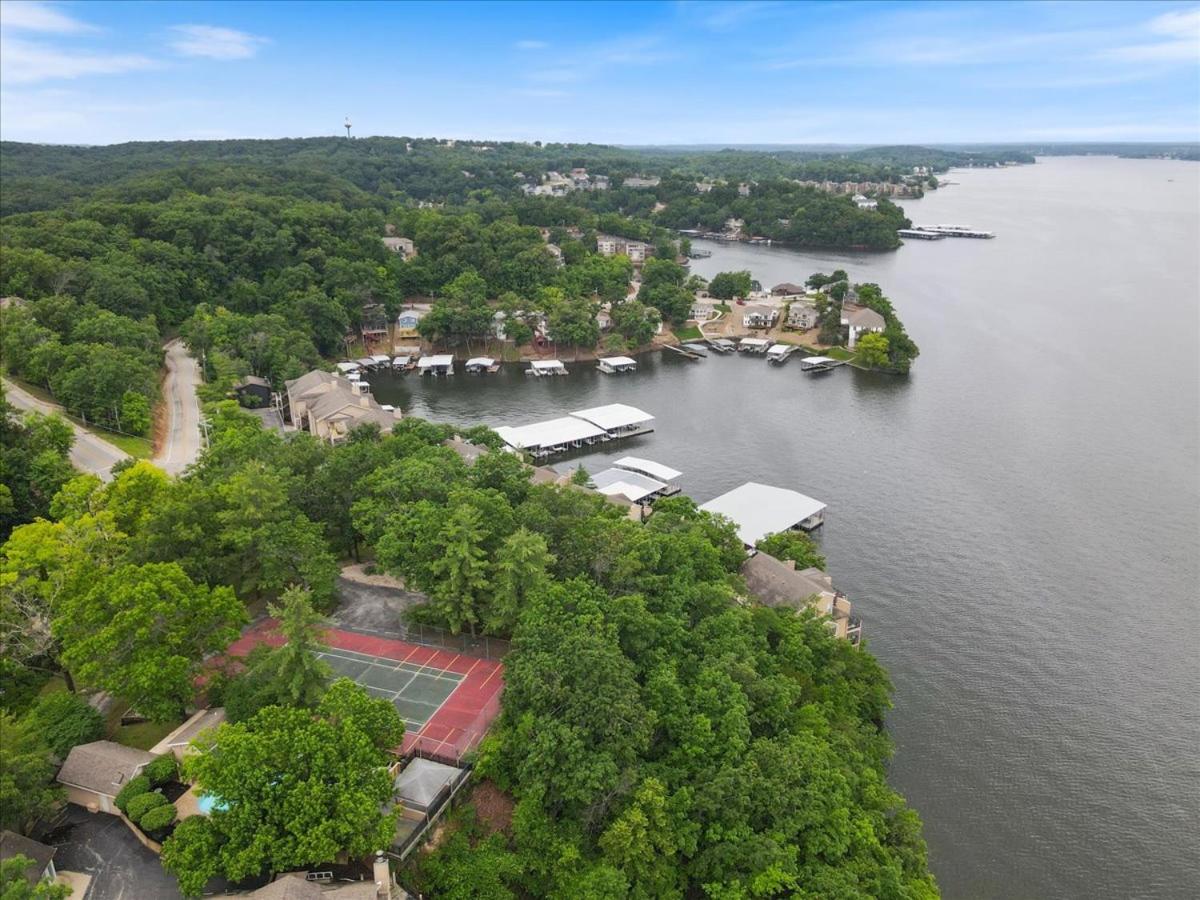 Lakefront 1st-Floor Condo, Screened Patio, Pools & Courts