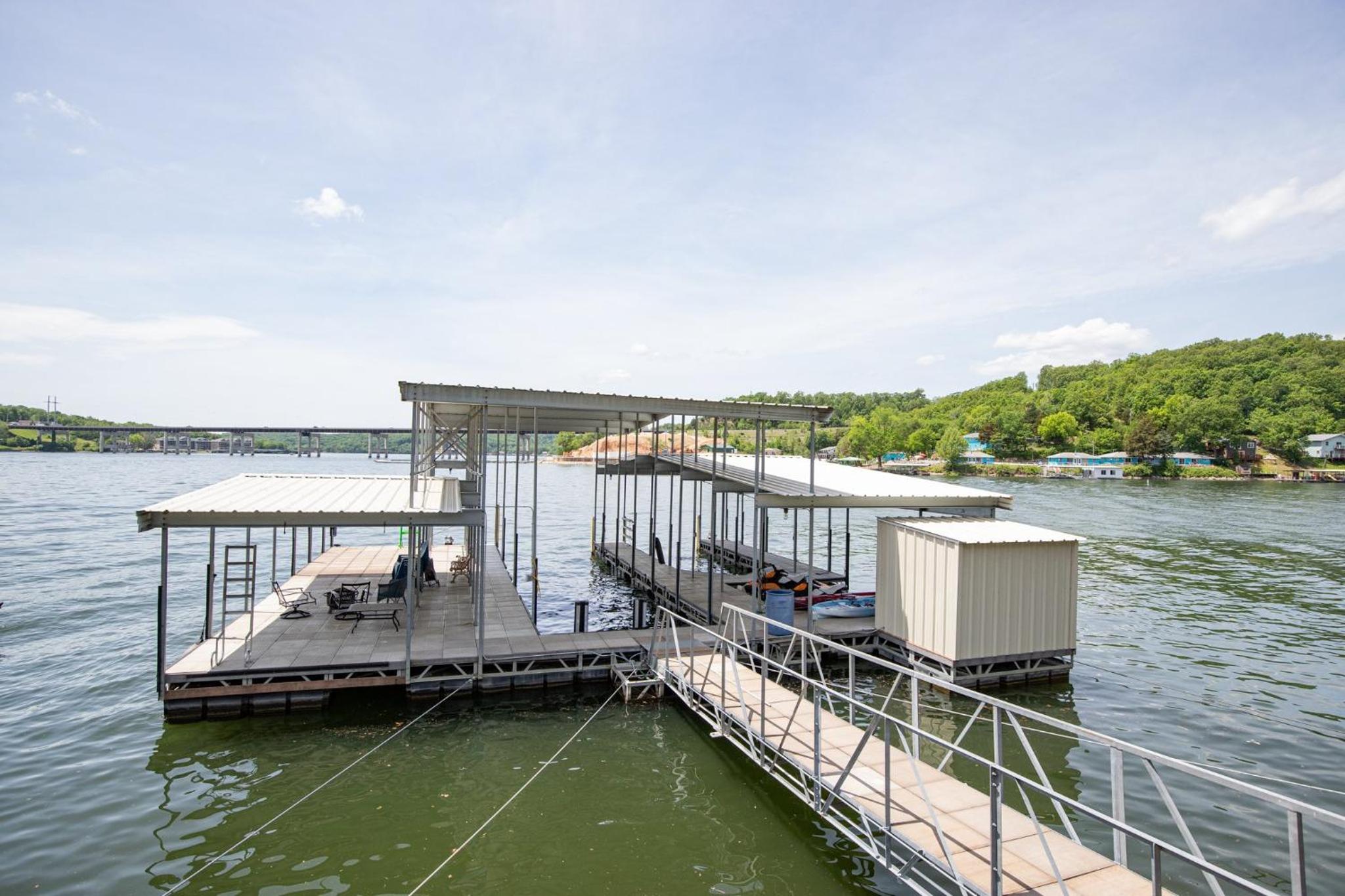 Private Lakefront Pool, Amazing Dock Sleeps 26