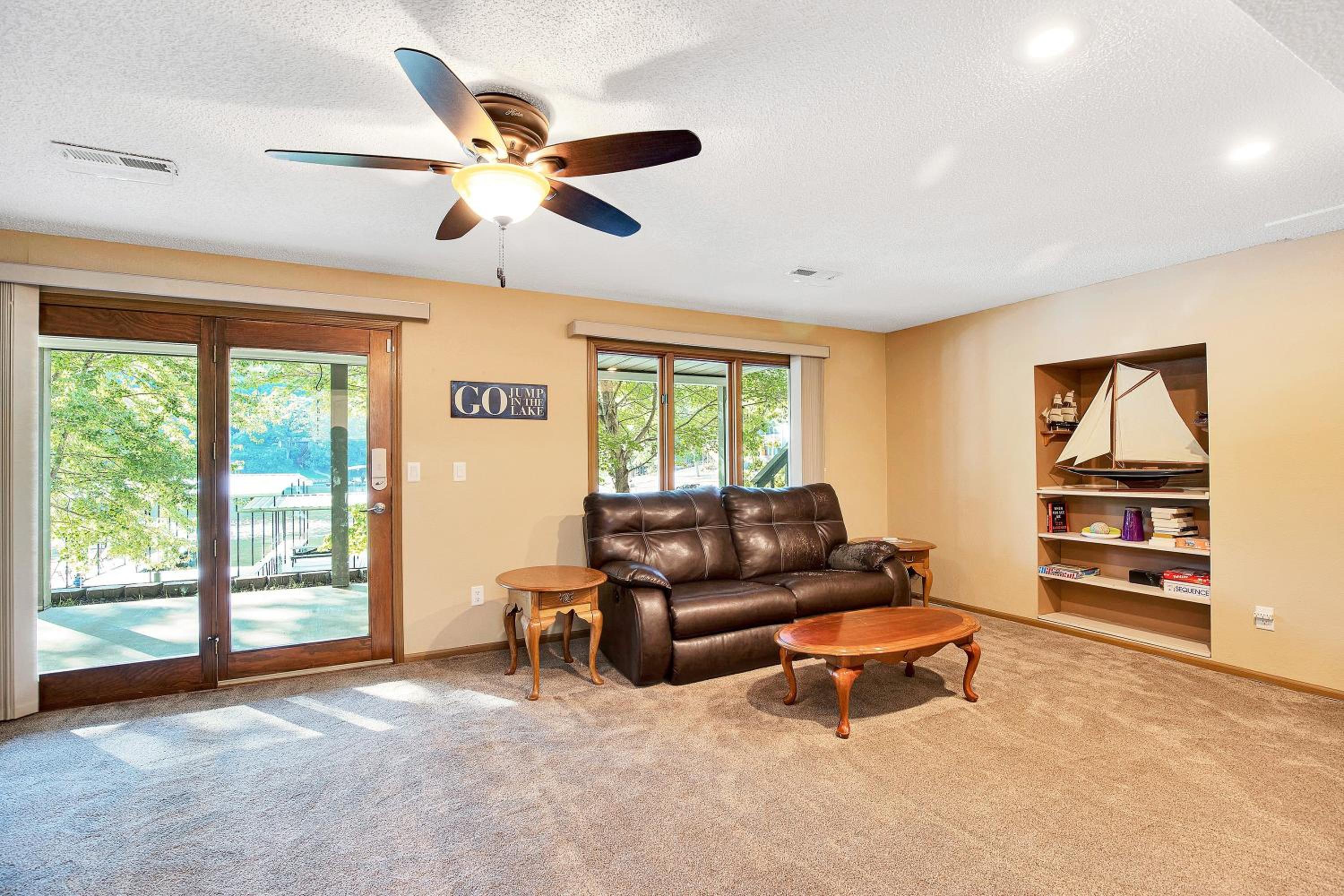 Ideal Cove with Amazing Dock, Kayaks & Fire Pit